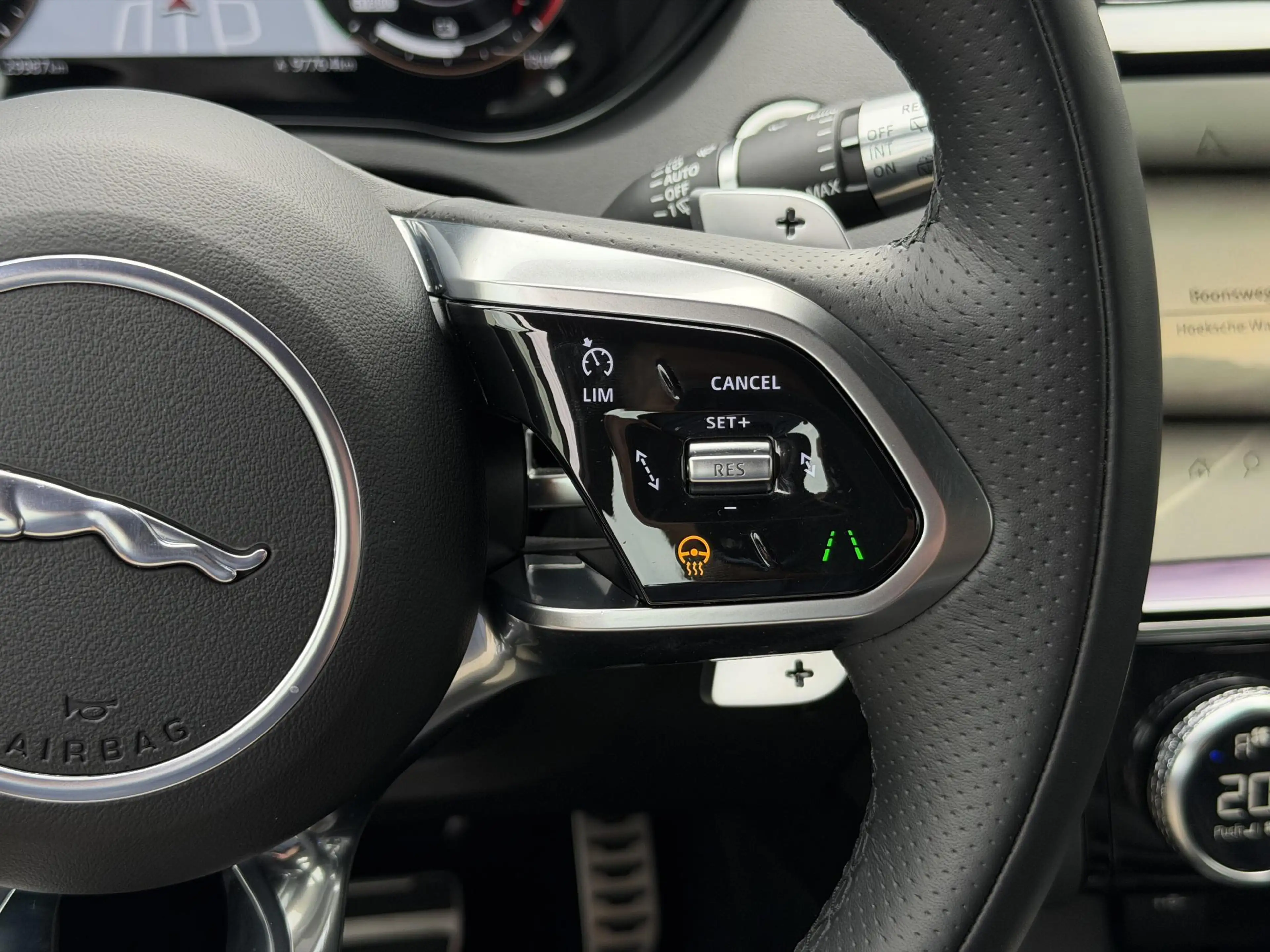 Jaguar E-Pace 1.5 P300e AWD R-Dynamic HSE | Leder/Carplay/3D-Cam — photo 47