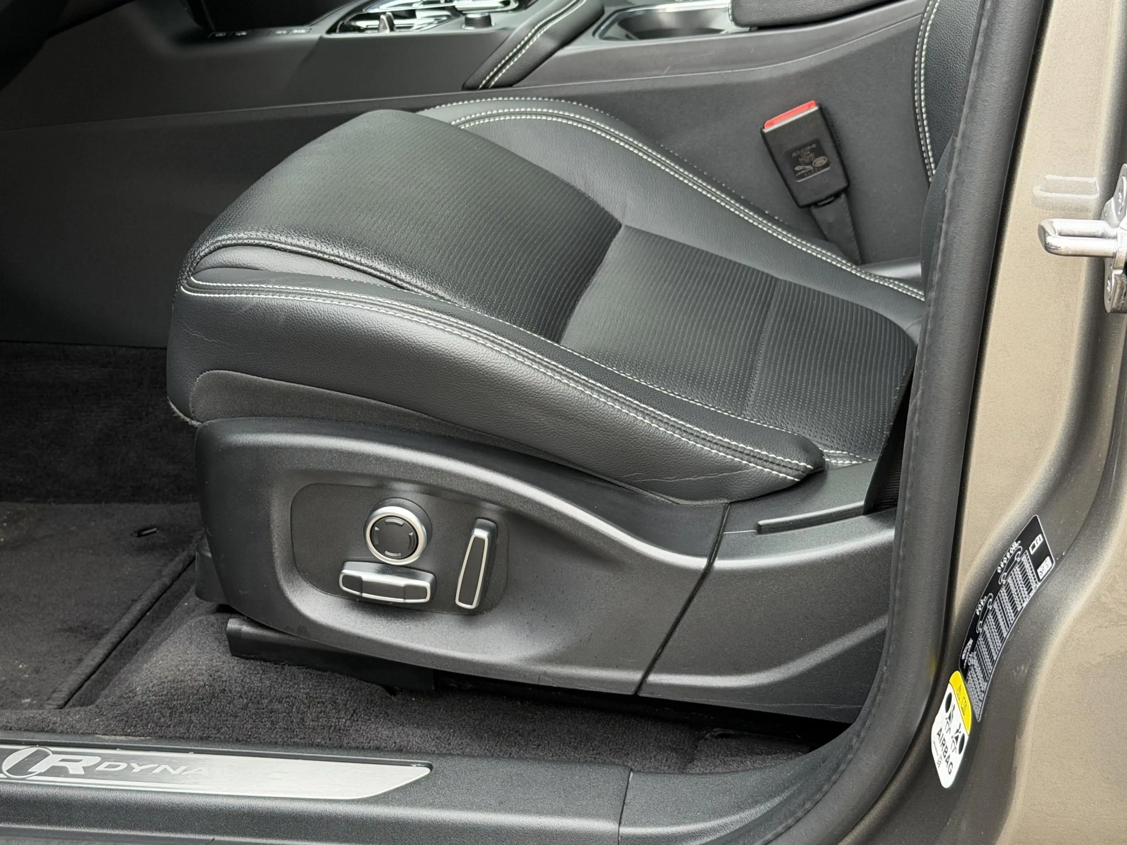Jaguar E-Pace 1.5 P300e AWD R-Dynamic HSE | Leder/Carplay/3D-Cam — photo 5