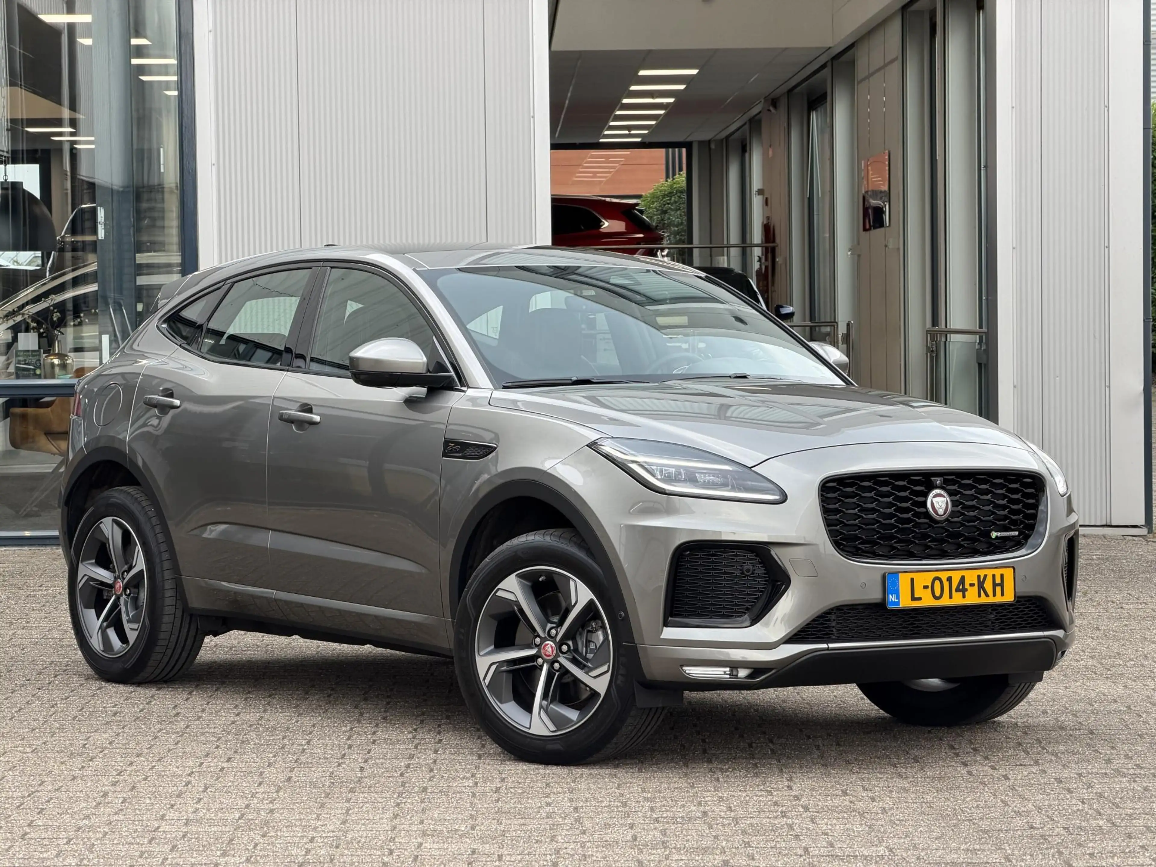 Jaguar E-Pace 1.5 P300e AWD R-Dynamic HSE | Leder/Carplay/3D-Cam — photo 39
