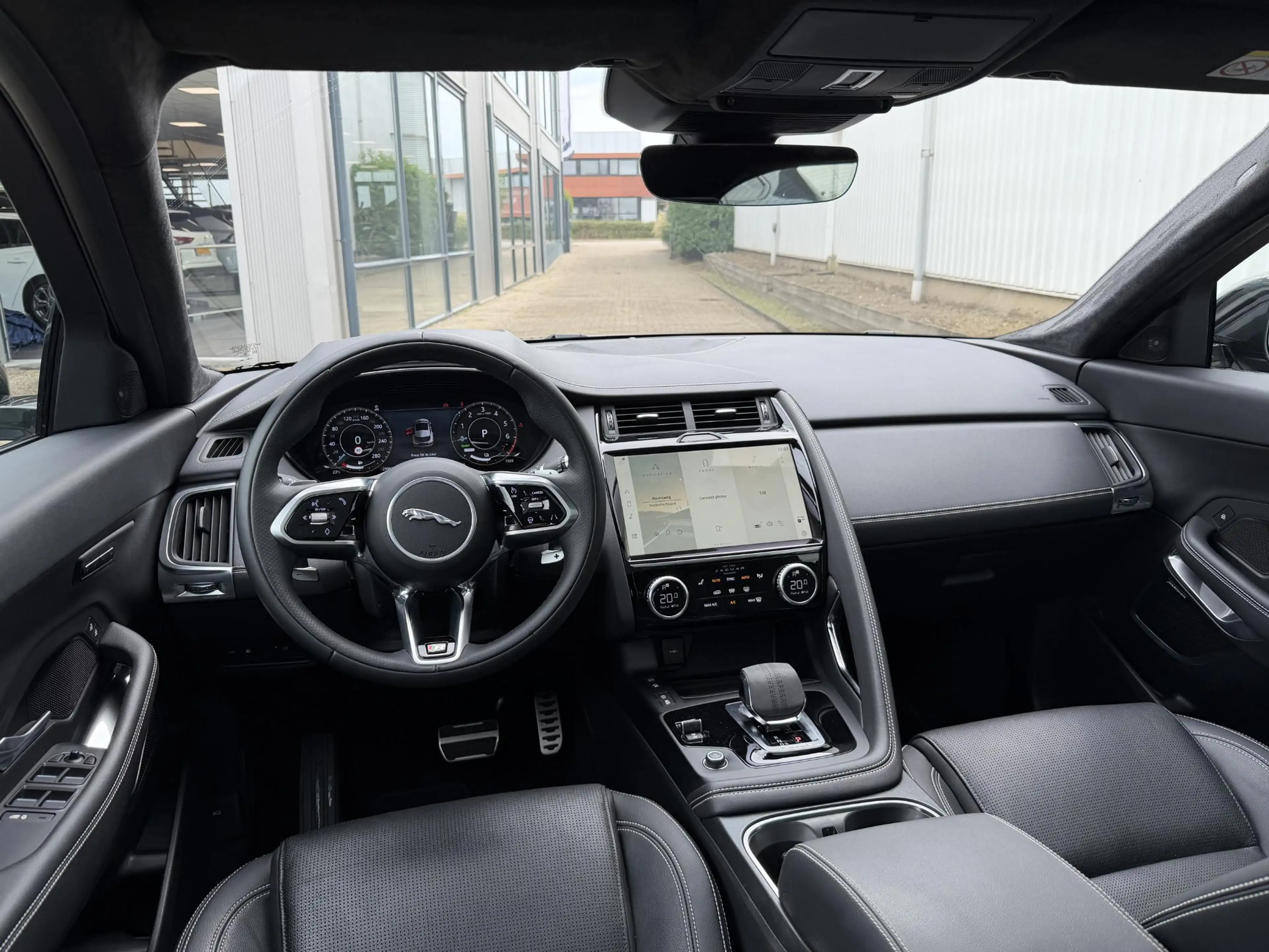 Jaguar E-Pace 1.5 P300e AWD R-Dynamic HSE | Leder/Carplay/3D-Cam — photo 3