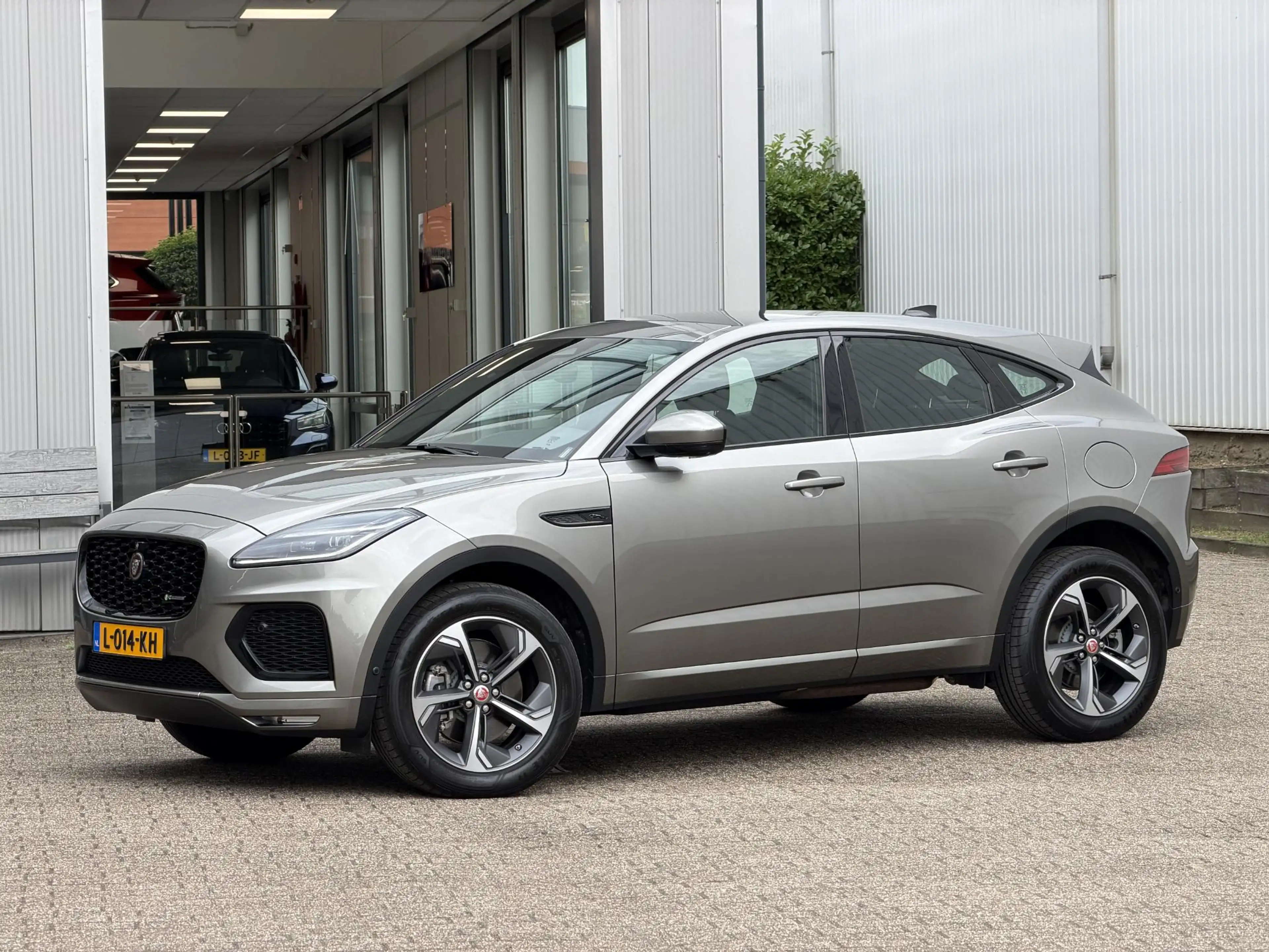 Jaguar E-Pace 1.5 P300e AWD R-Dynamic HSE | Leder/Carplay/3D-Cam — photo 14