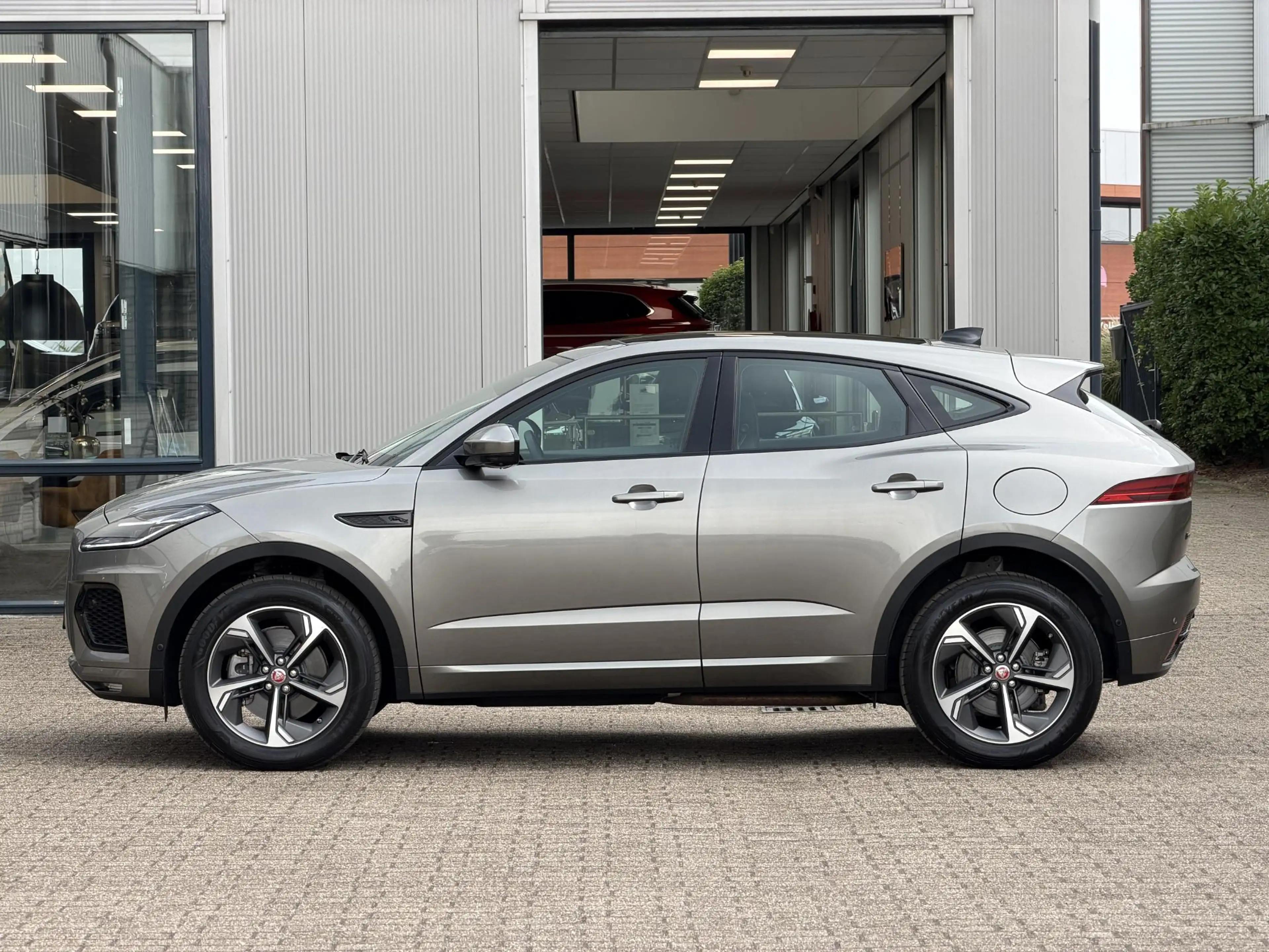 Jaguar E-Pace 1.5 P300e AWD R-Dynamic HSE | Leder/Carplay/3D-Cam — photo 43