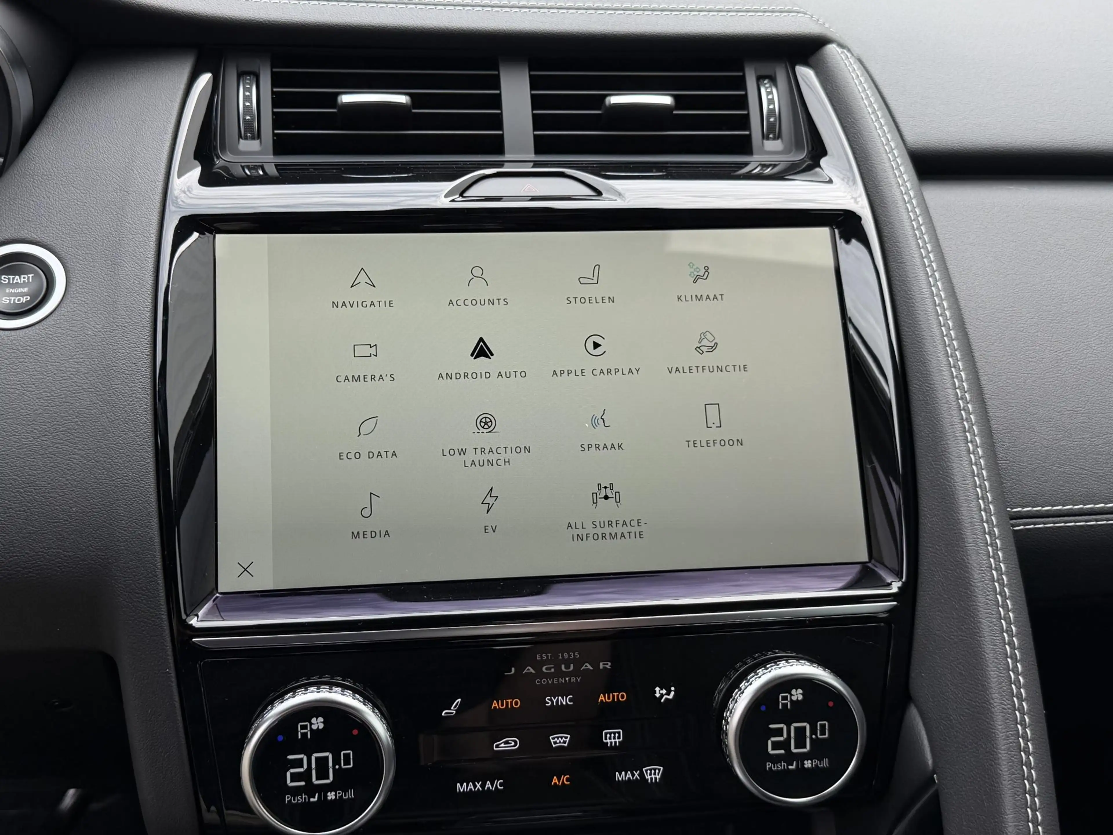 Jaguar E-Pace 1.5 P300e AWD R-Dynamic HSE | Leder/Carplay/3D-Cam — photo 38