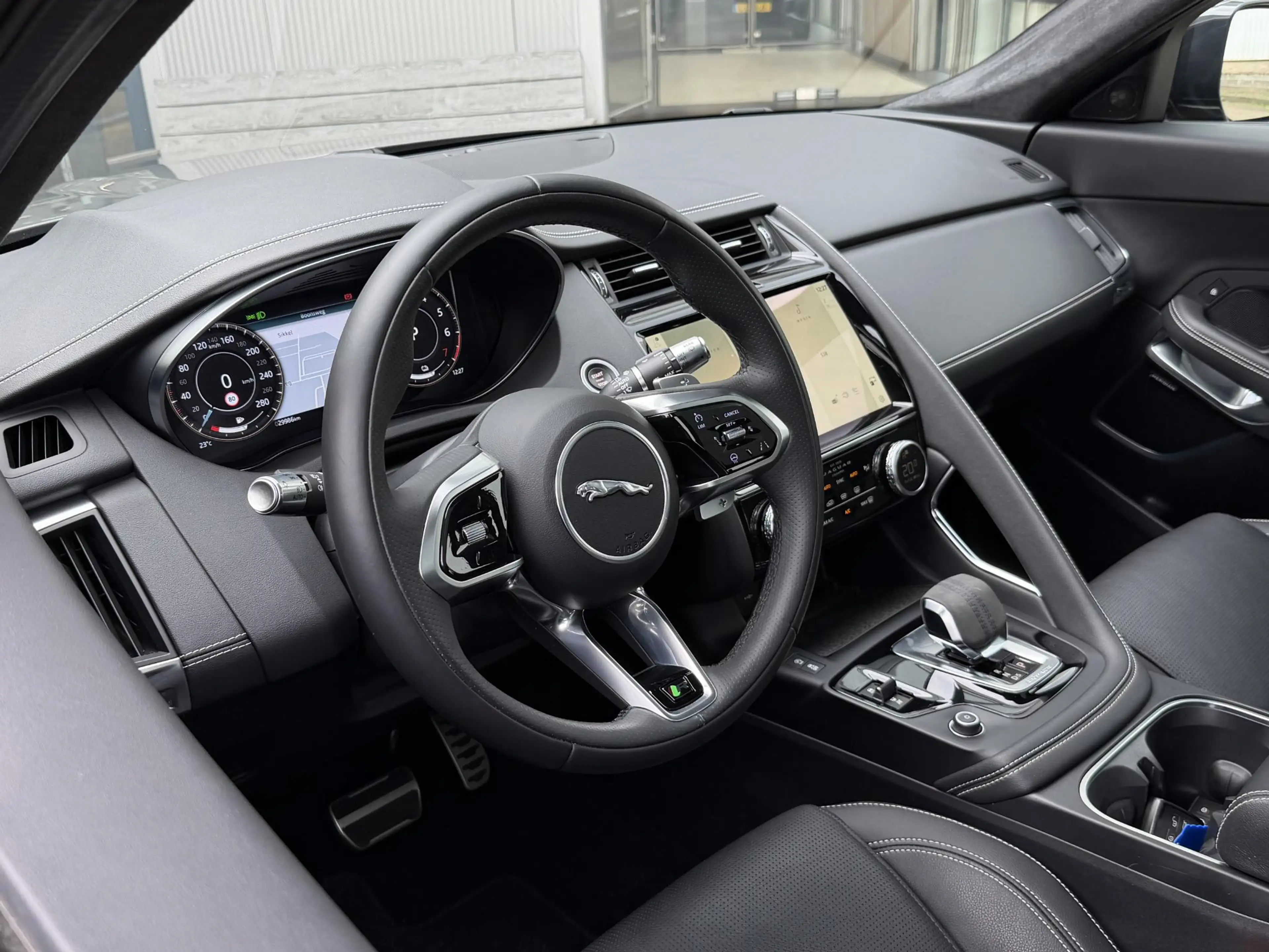 Jaguar E-Pace 1.5 P300e AWD R-Dynamic HSE | Leder/Carplay/3D-Cam — photo 26