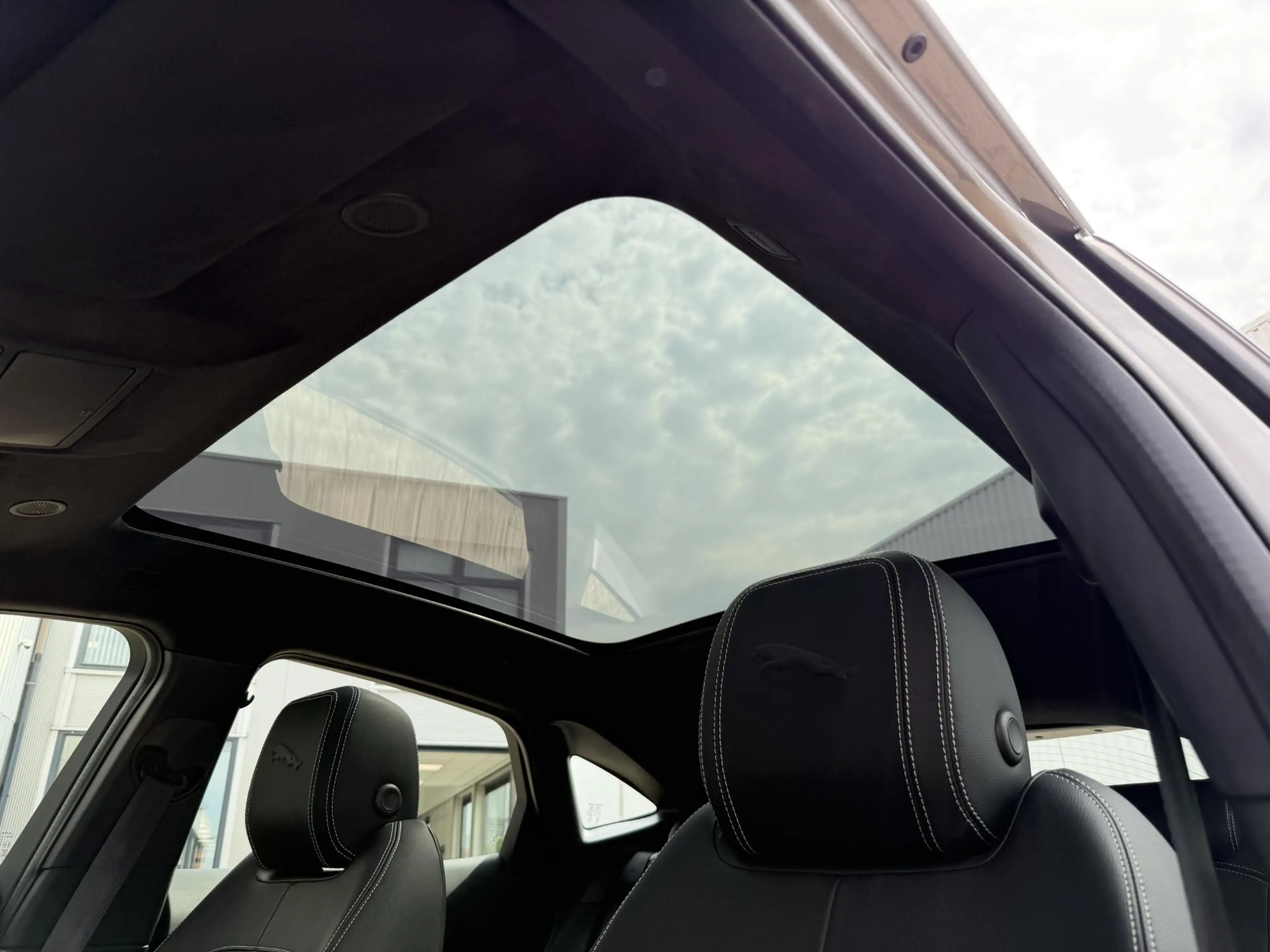 Jaguar E-Pace 1.5 P300e AWD R-Dynamic HSE | Leder/Carplay/3D-Cam — photo 15