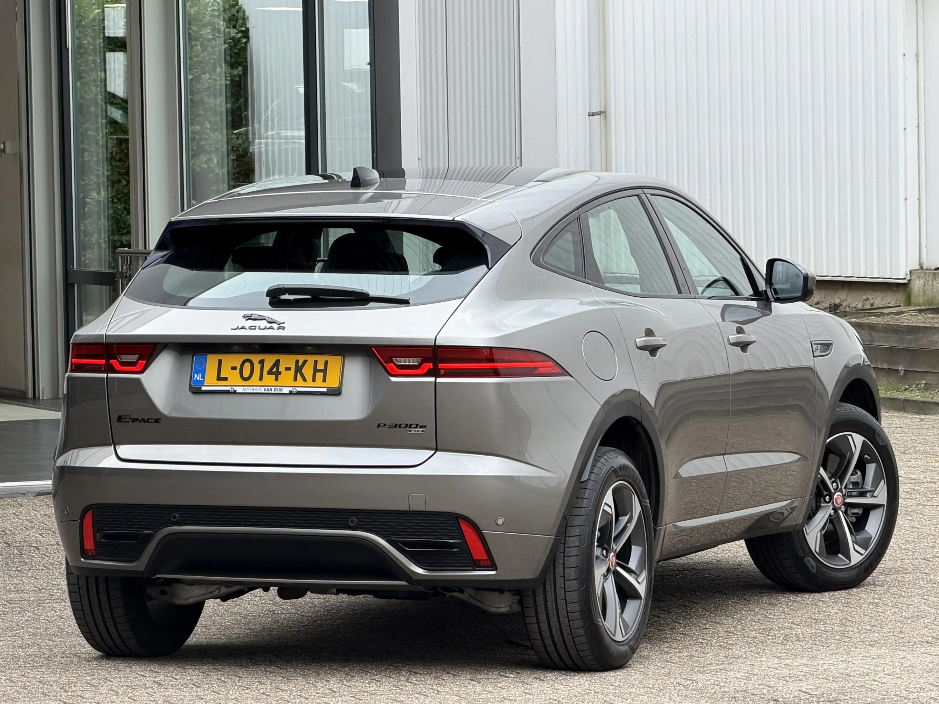 Jaguar E-Pace 1.5 P300e AWD R-Dynamic HSE | Leder/Carplay/3D-Cam — photo 20