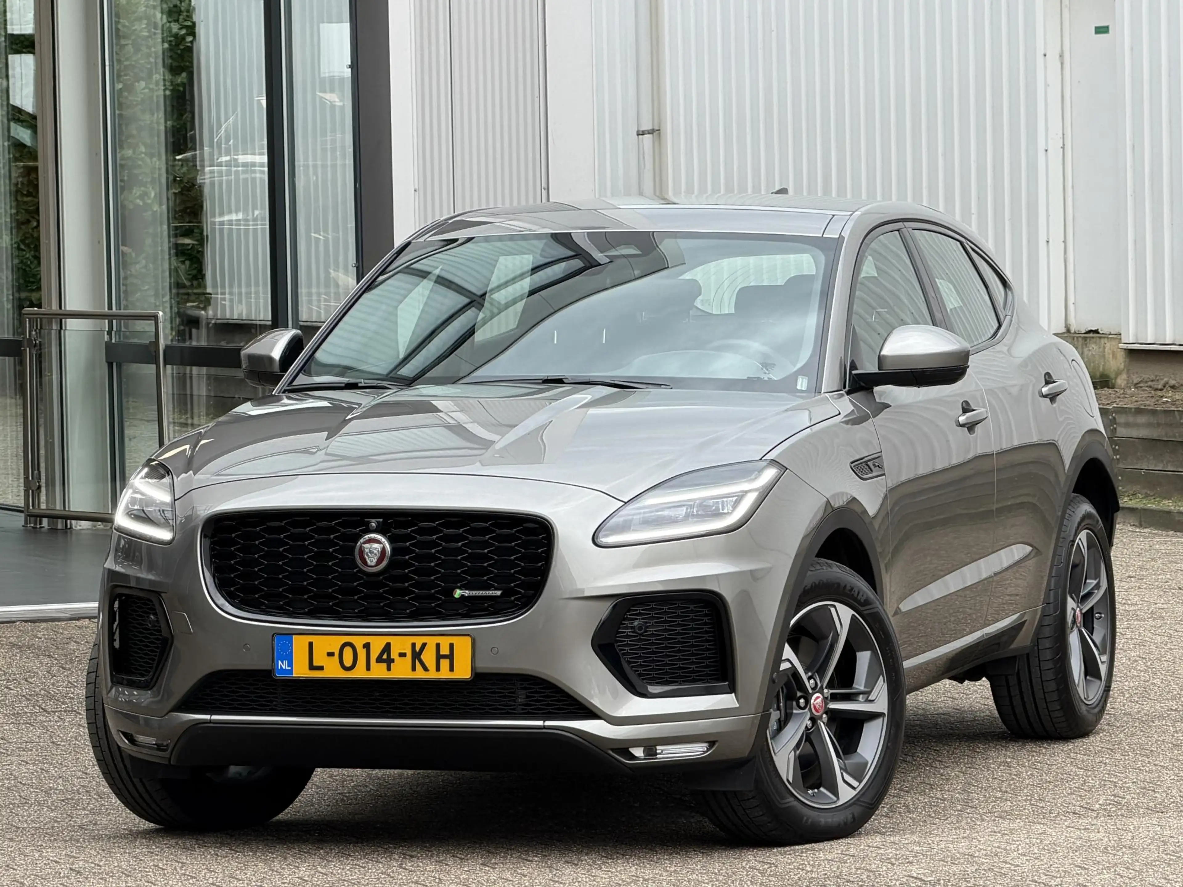 Jaguar E-Pace 1.5 P300e AWD R-Dynamic HSE | Leder/Carplay/3D-Cam — photo 7