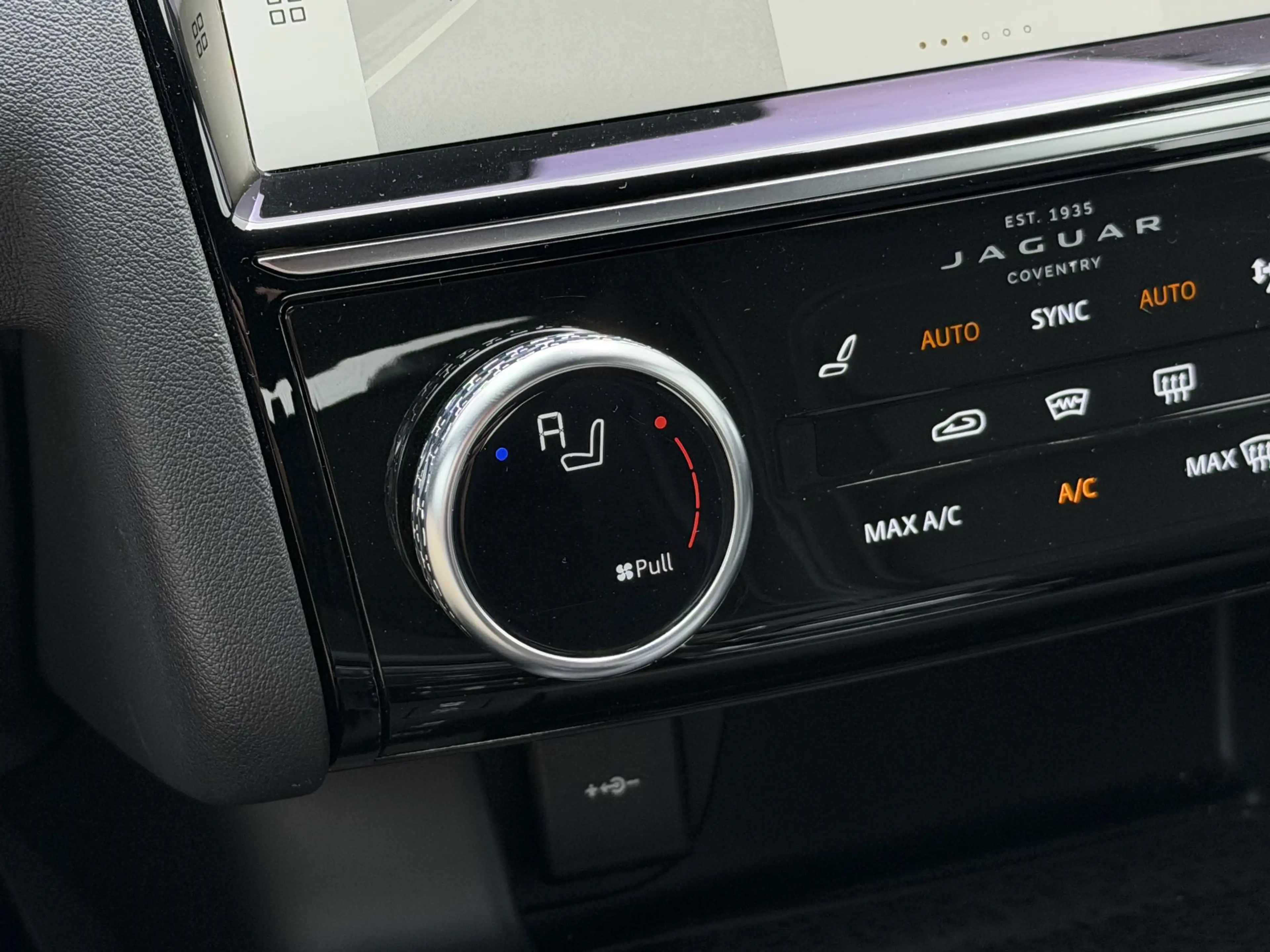Jaguar E-Pace 1.5 P300e AWD R-Dynamic HSE | Leder/Carplay/3D-Cam — photo 30