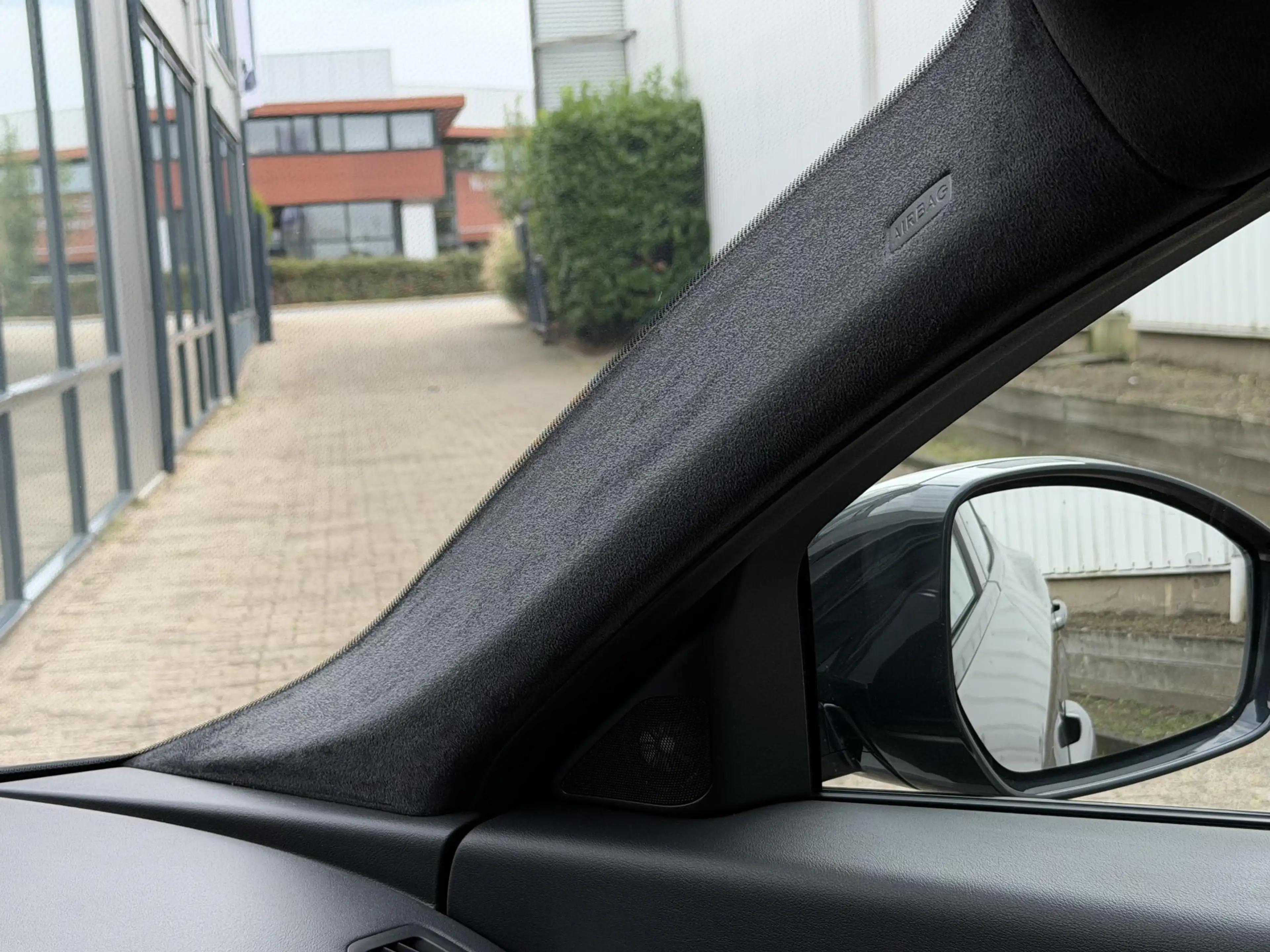 Jaguar E-Pace 1.5 P300e AWD R-Dynamic HSE | Leder/Carplay/3D-Cam — photo 27