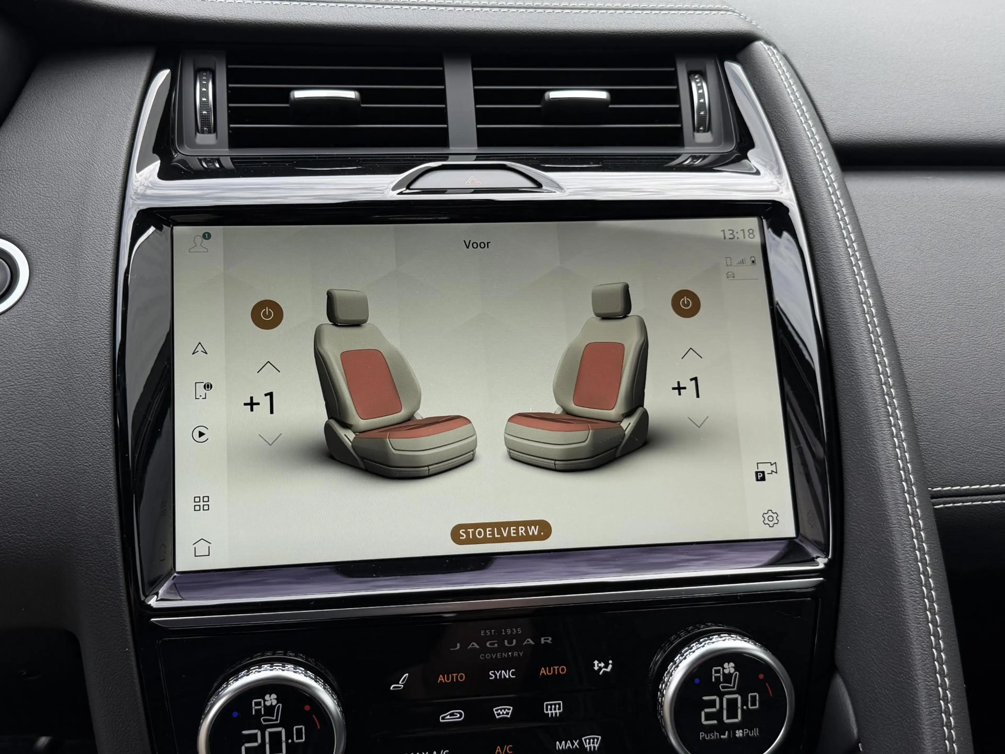 Jaguar E-Pace 1.5 P300e AWD R-Dynamic HSE | Leder/Carplay/3D-Cam — photo 31