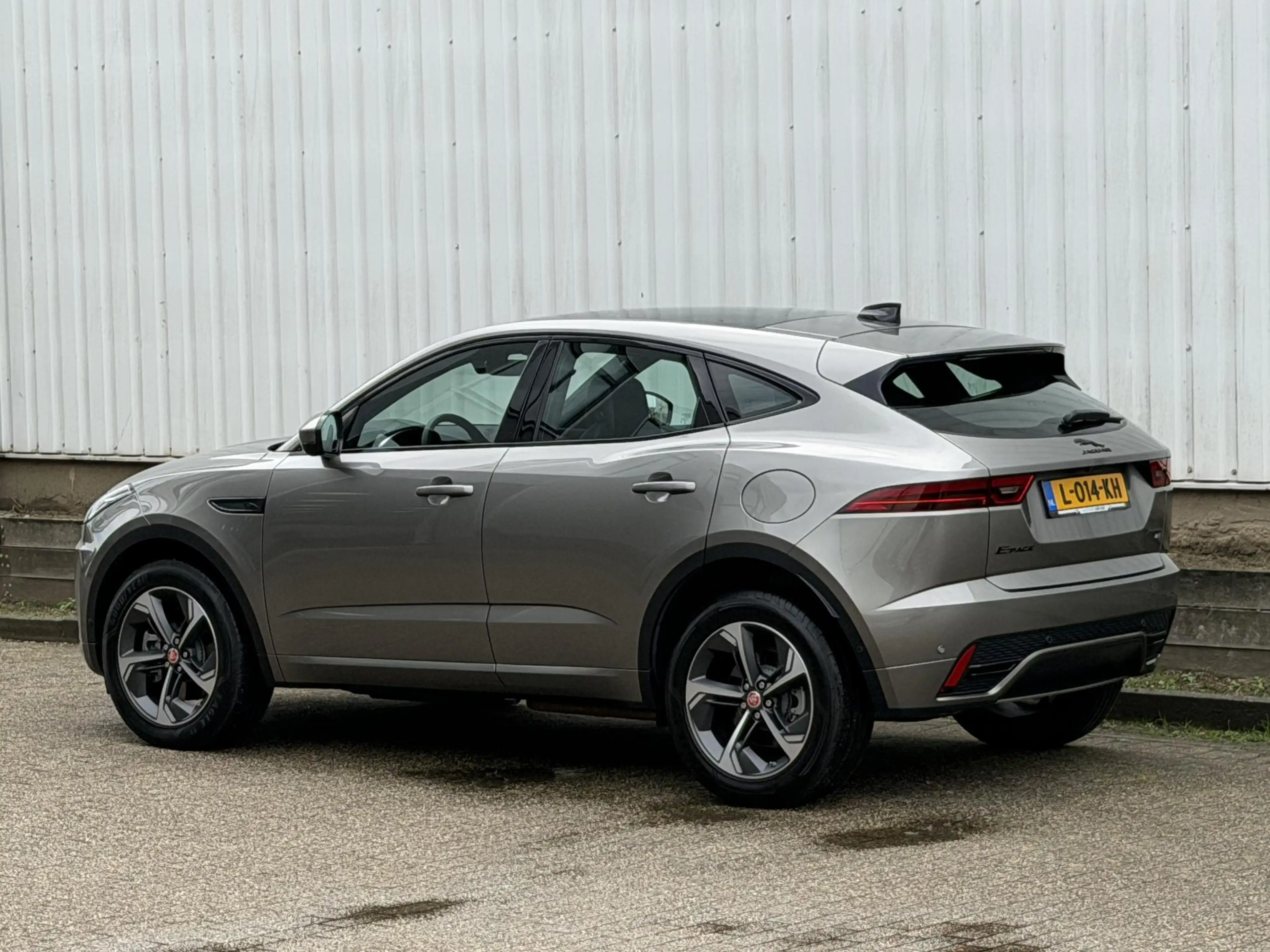 Jaguar E-Pace 1.5 P300e AWD R-Dynamic HSE | Leder/Carplay/3D-Cam — photo 46