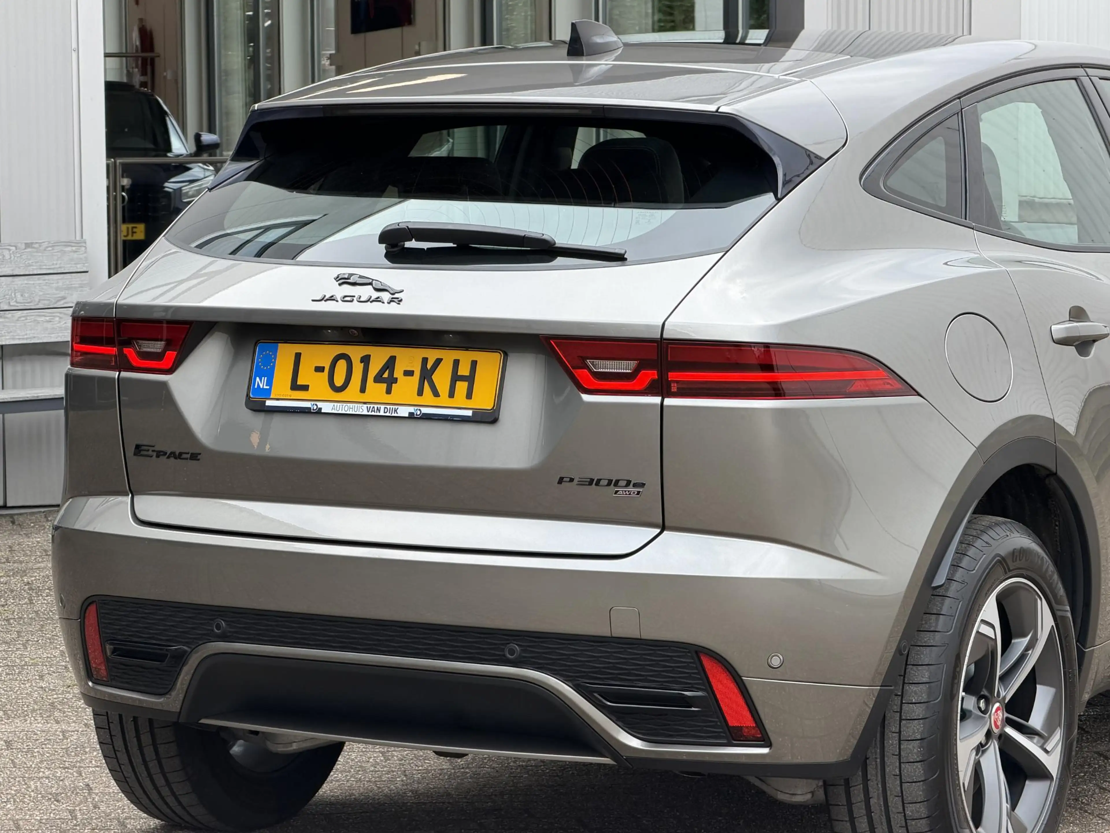 Jaguar E-Pace 1.5 P300e AWD R-Dynamic HSE | Leder/Carplay/3D-Cam — photo 21