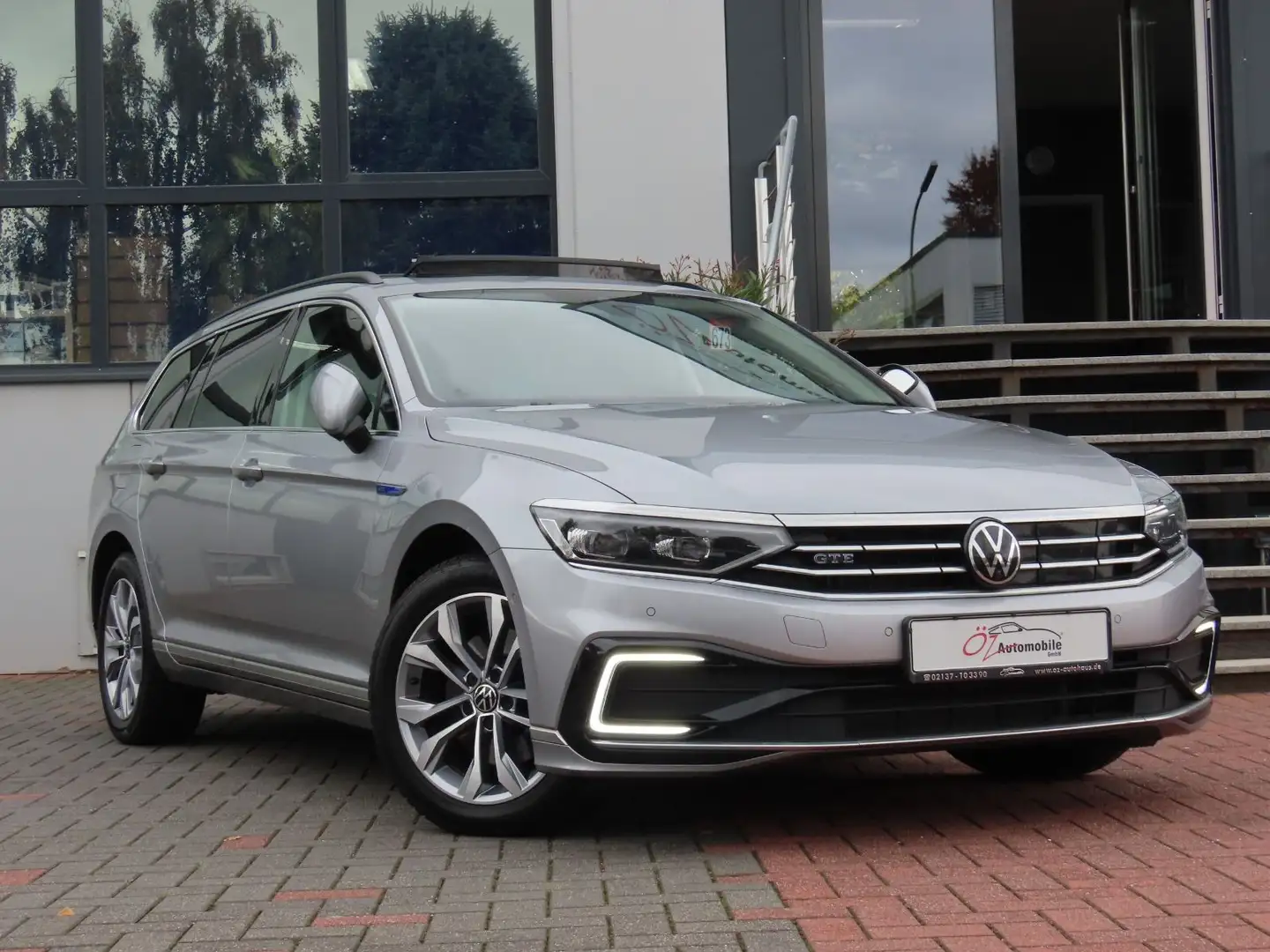 Volkswagen Passat Variant GTE Autom. Keyless Pano ACC Stříbrná - 1
