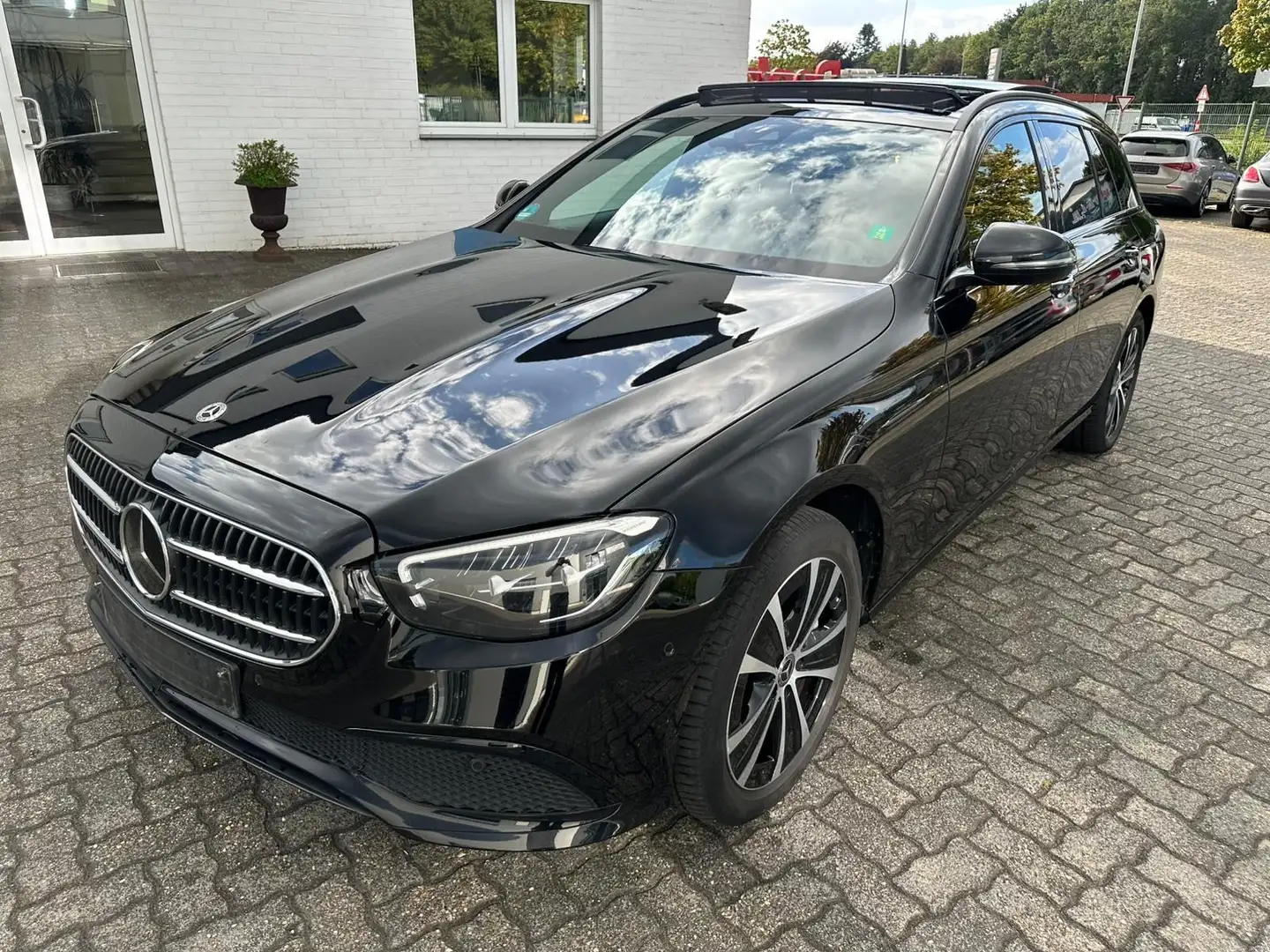 Mercedes-Benz E 300 de 4M 9G Avantgarde Night Pano AHK Distro Noir - 1