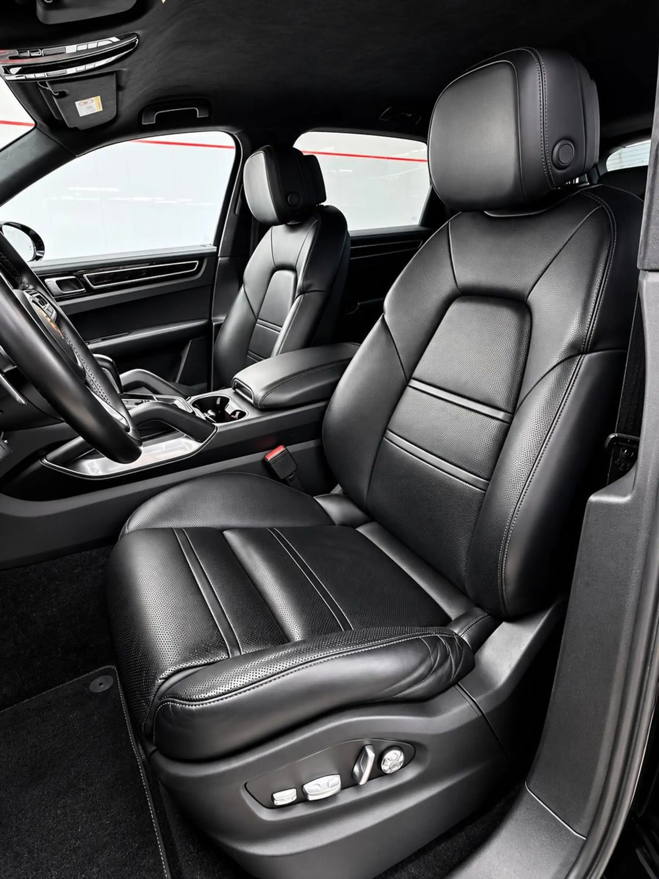 Porsche Cayenne CAYENNE TURBO BOSE/360/PASM/SOFTCLOSE/AHK — photo 14