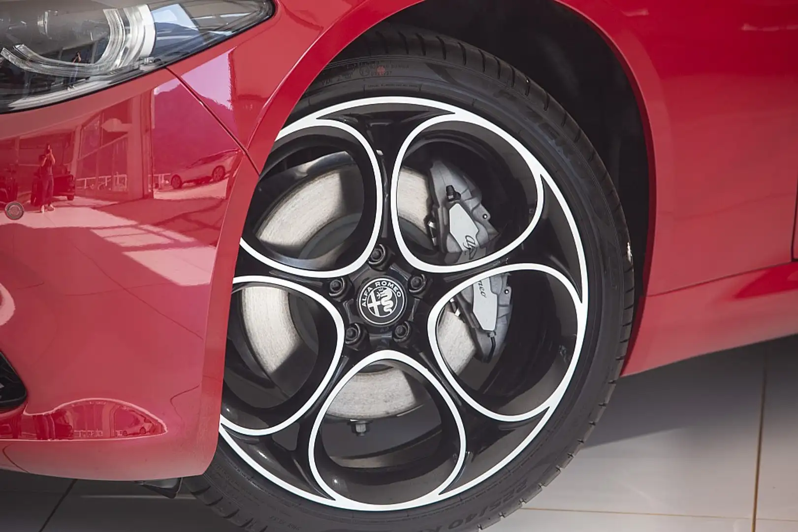 Alfa Romeo Giulia Sprint 2,0 16V 280 AT8 Q4 Rouge - 2