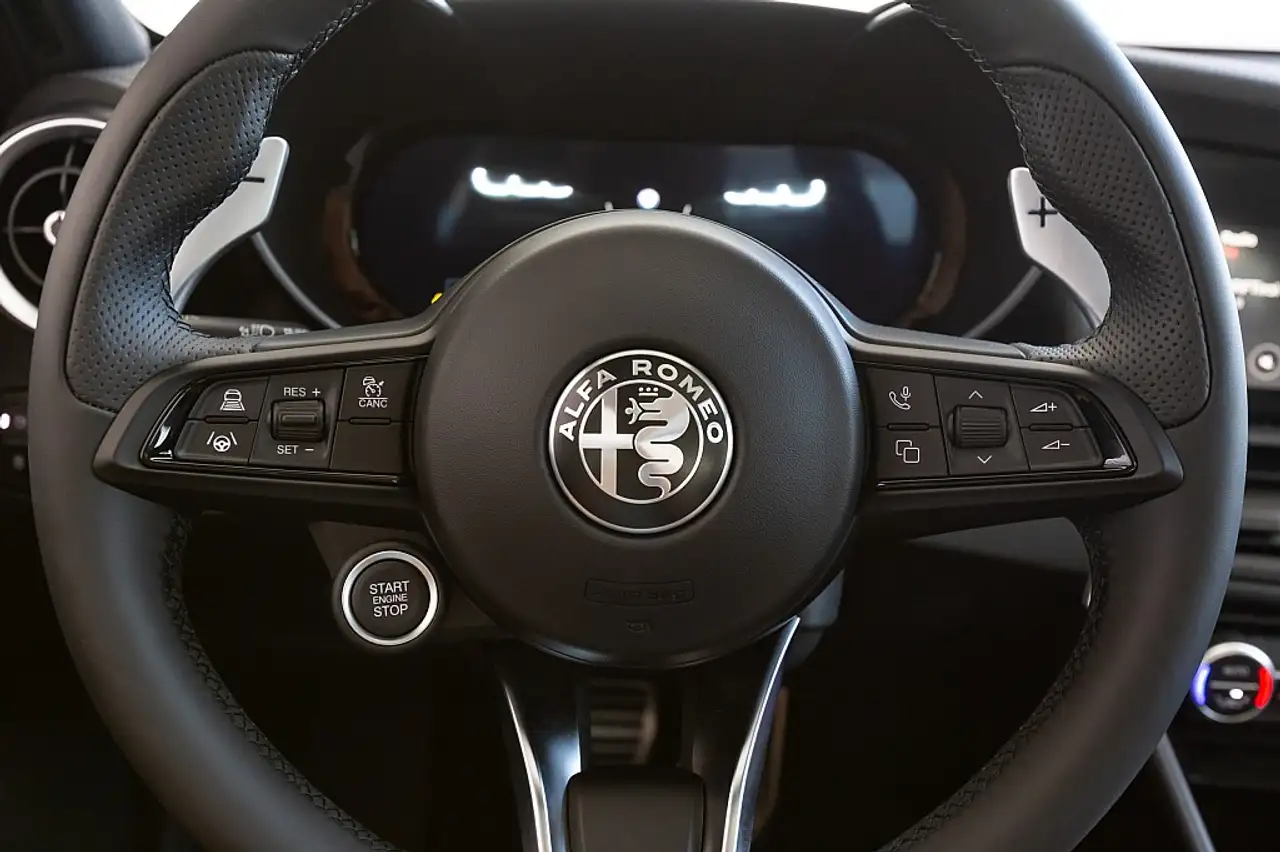 Alfa Romeo Giulia 2025 — фото 12