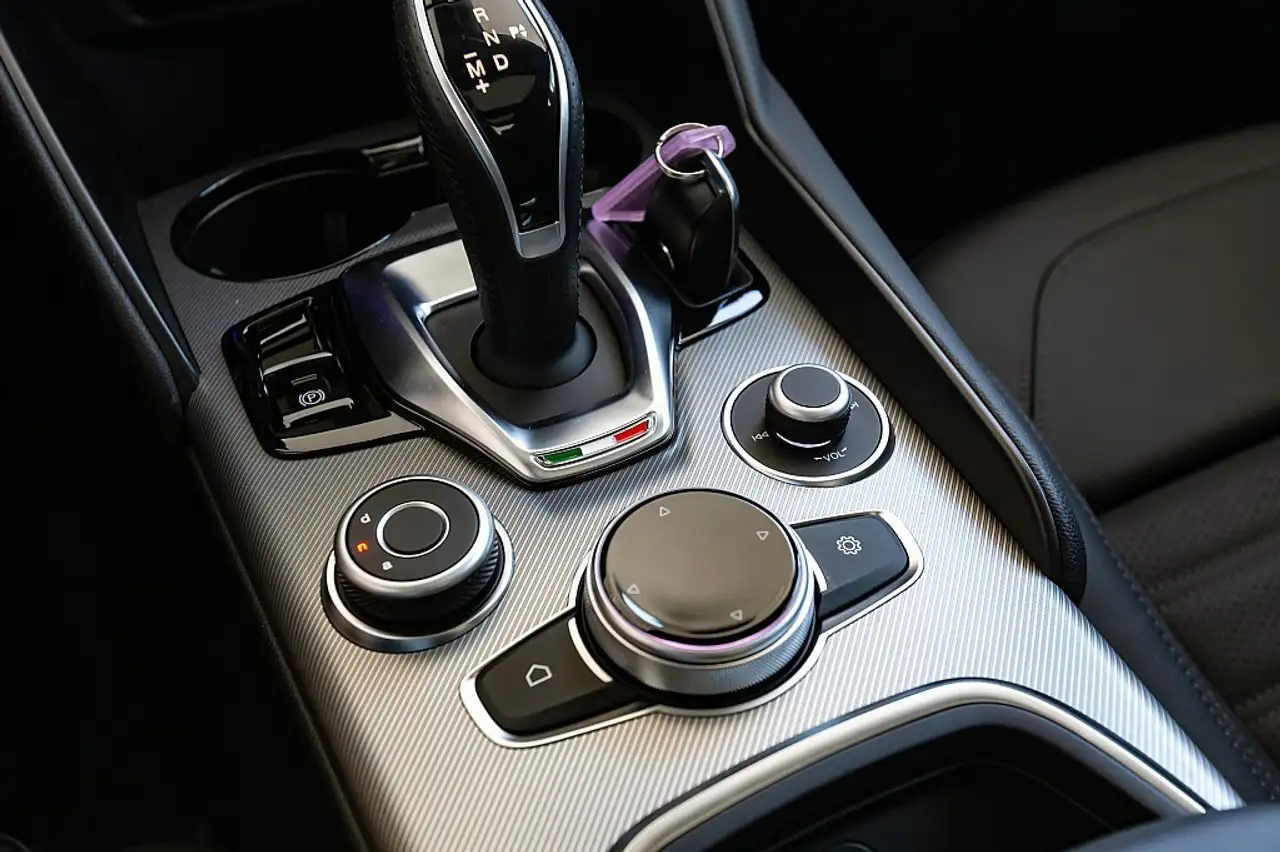 Alfa Romeo Giulia 2025 — фото 15