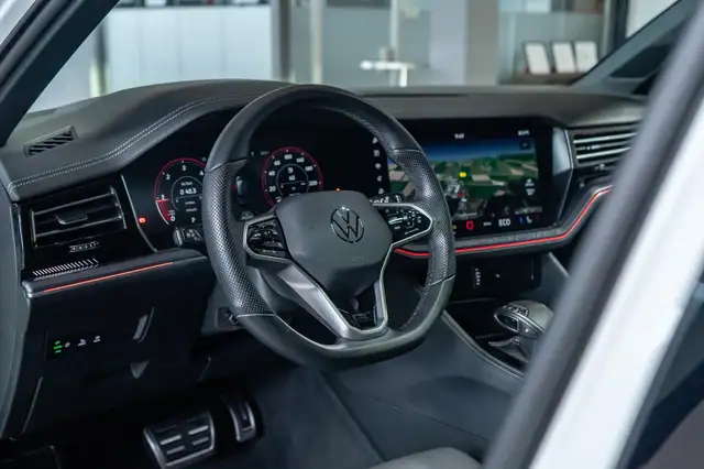 Volkswagen Touareg view 13