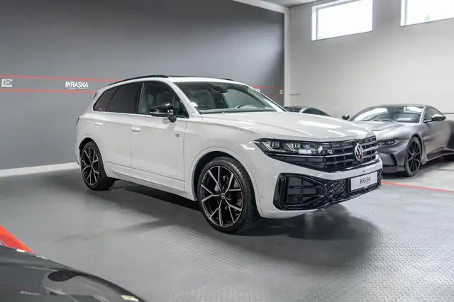 Volkswagen Touareg view 6