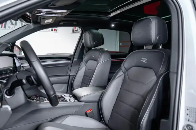 Volkswagen Touareg view 14