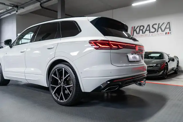 Volkswagen Touareg view 11