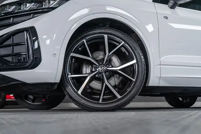 Volkswagen Touareg view 2