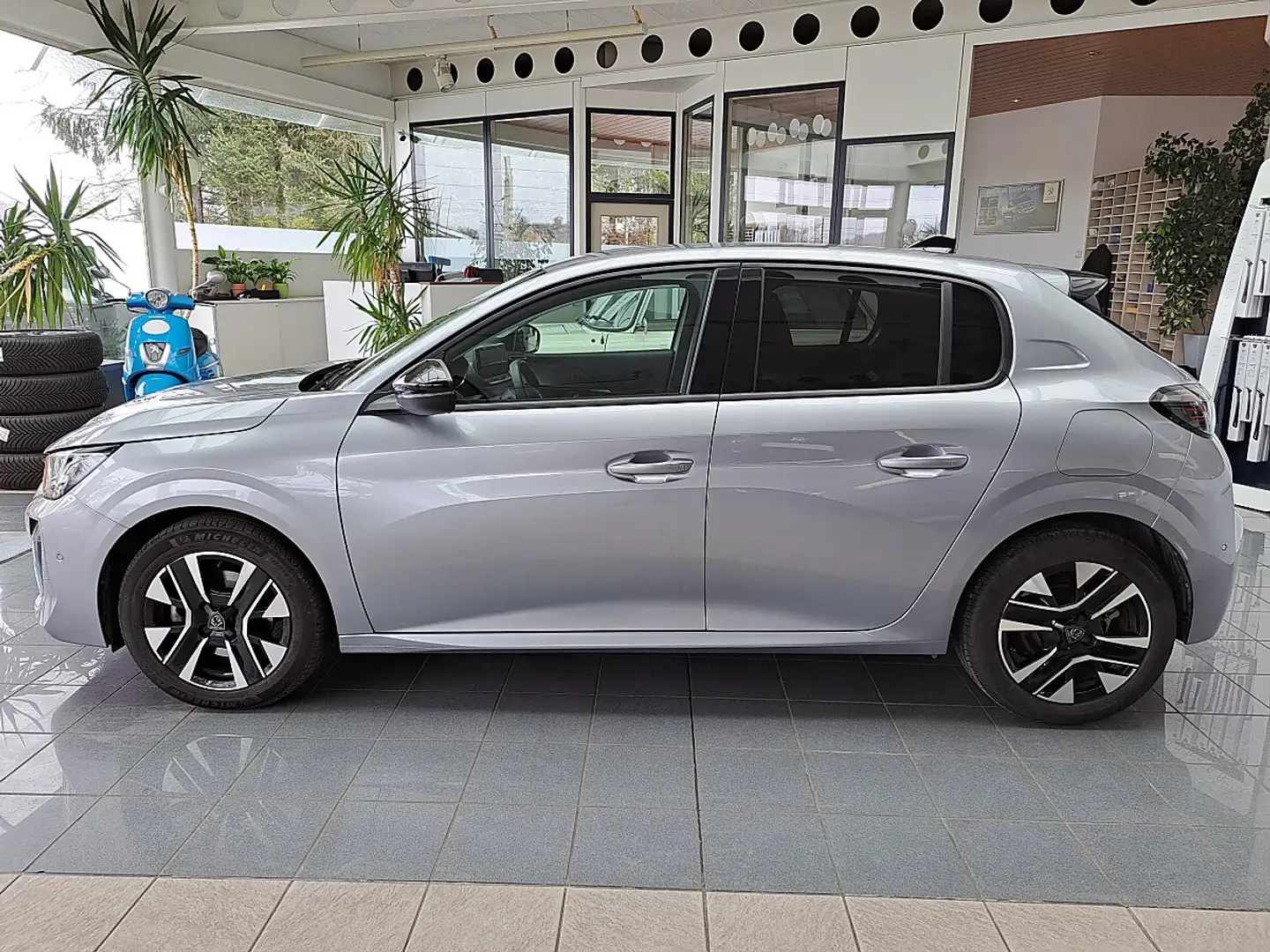 Peugeot 208 PureTech 100 S&S Allure Silber - 2