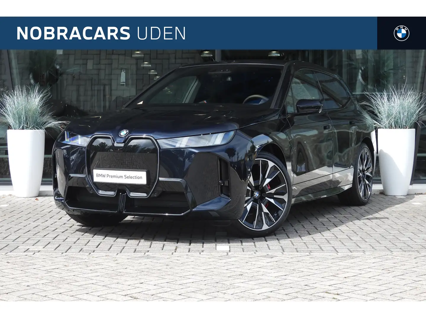 BMW iX xDrive45 M Sport / Panoramadak / Trekhaak / Soft-C Schwarz - 1