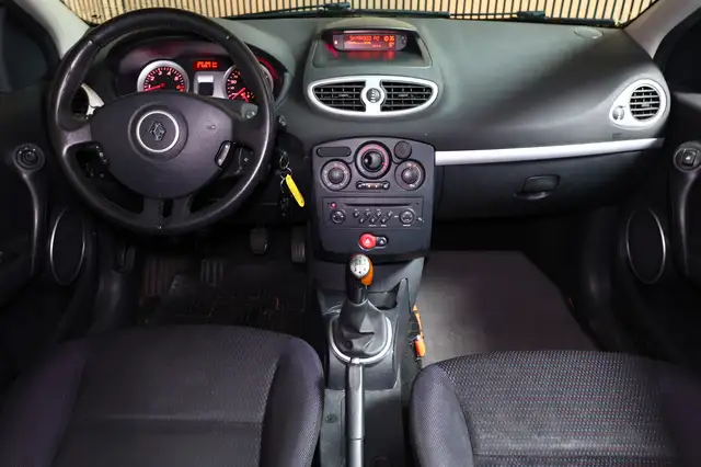 Renault Clio view 2