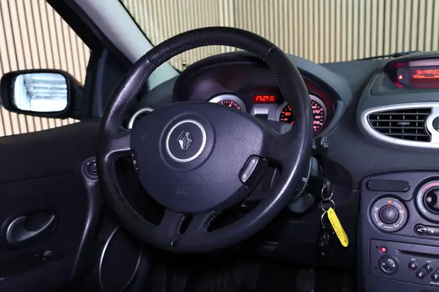 Renault Clio view 24