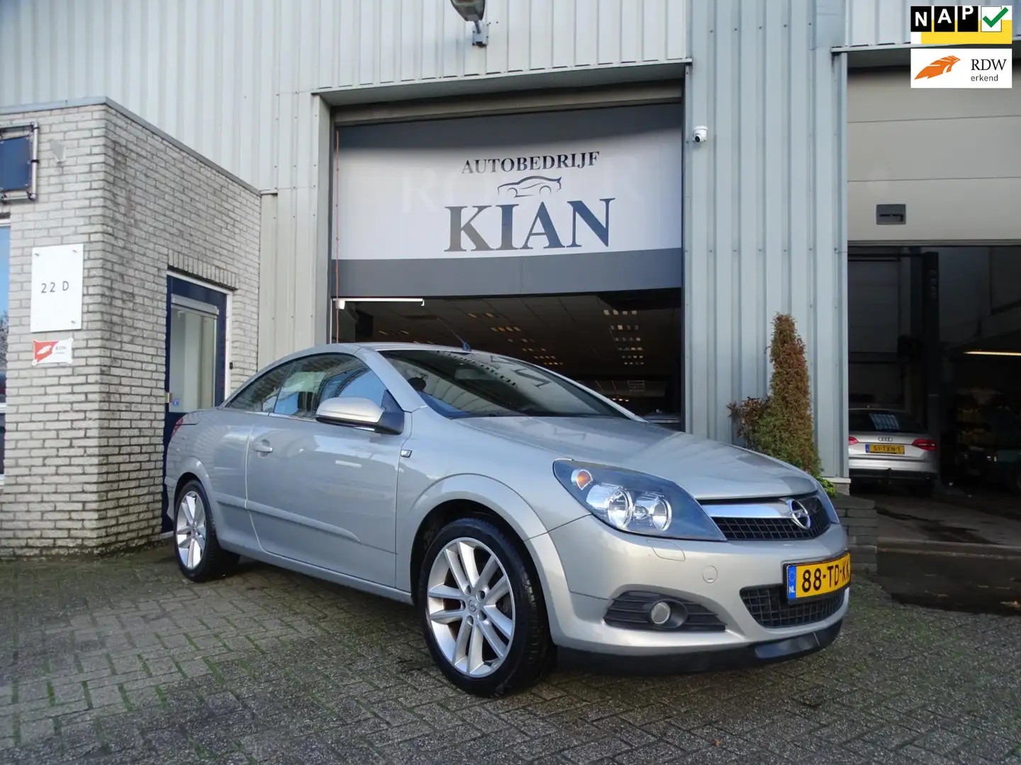 Opel Astra TwinTop 1.8 Cosmo Grau - 1