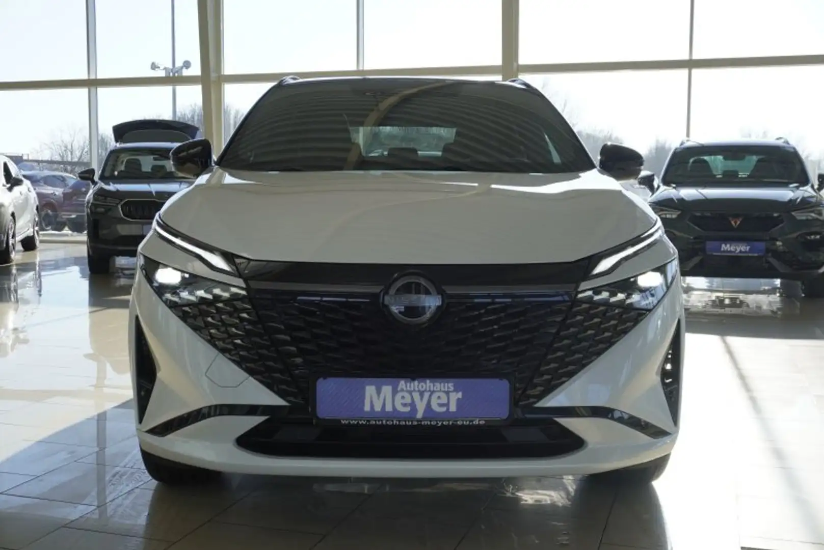Nissan Qashqai N-Design 1,3 DIG-T 4x4 Pano/Leder/el.Klappe      * Weiß - 1