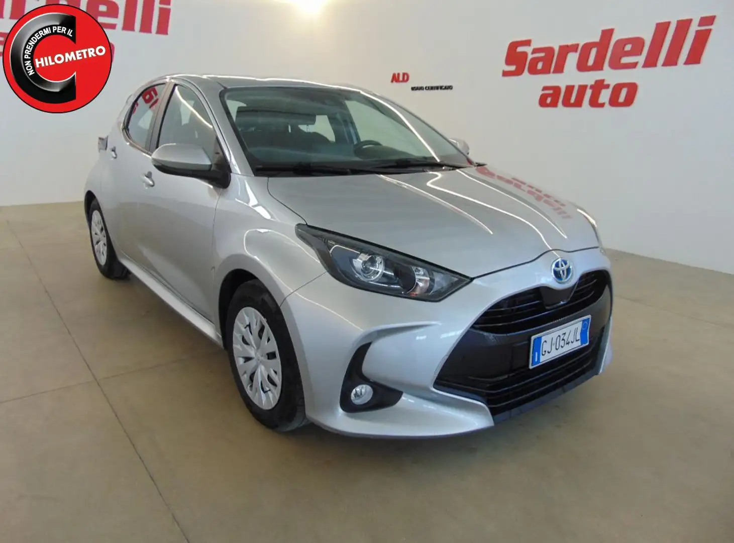 Toyota Yaris 1.5 Hybrid 5 porte Business Argento - 2