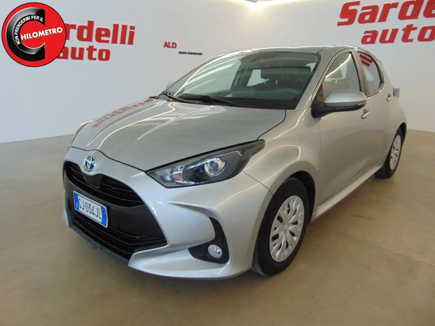 Toyota Yaris 1.5 Hybrid 5 porte Business Argento - 1