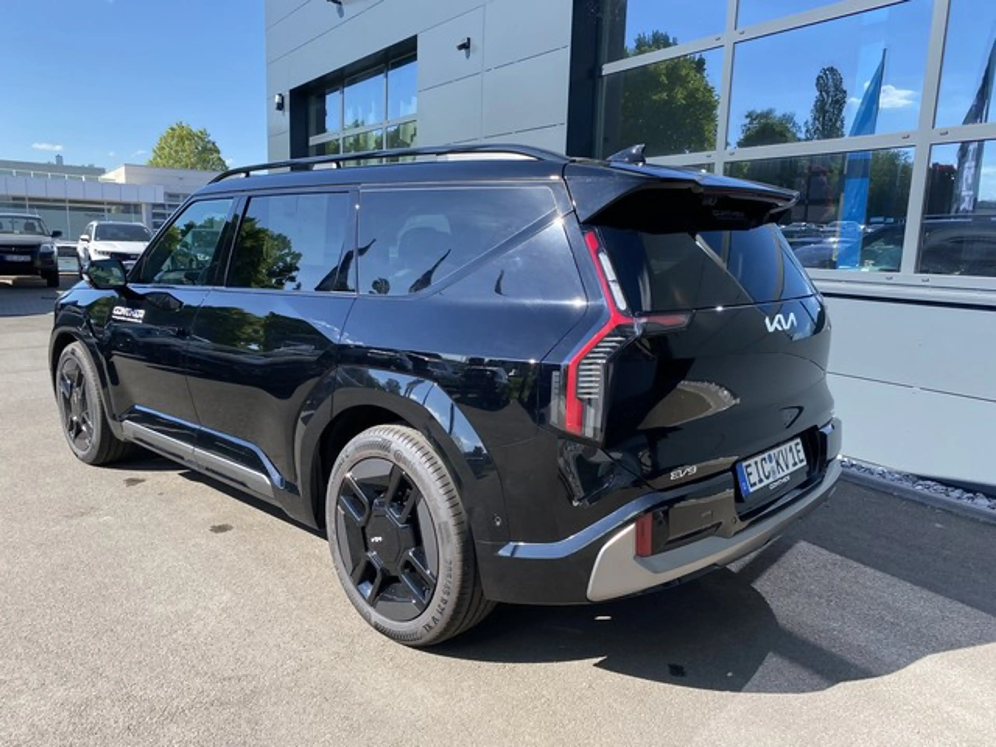 Kia EV9 AWD GT-LINE LAUNCH ED. 6S SWIVEL — photo 3
