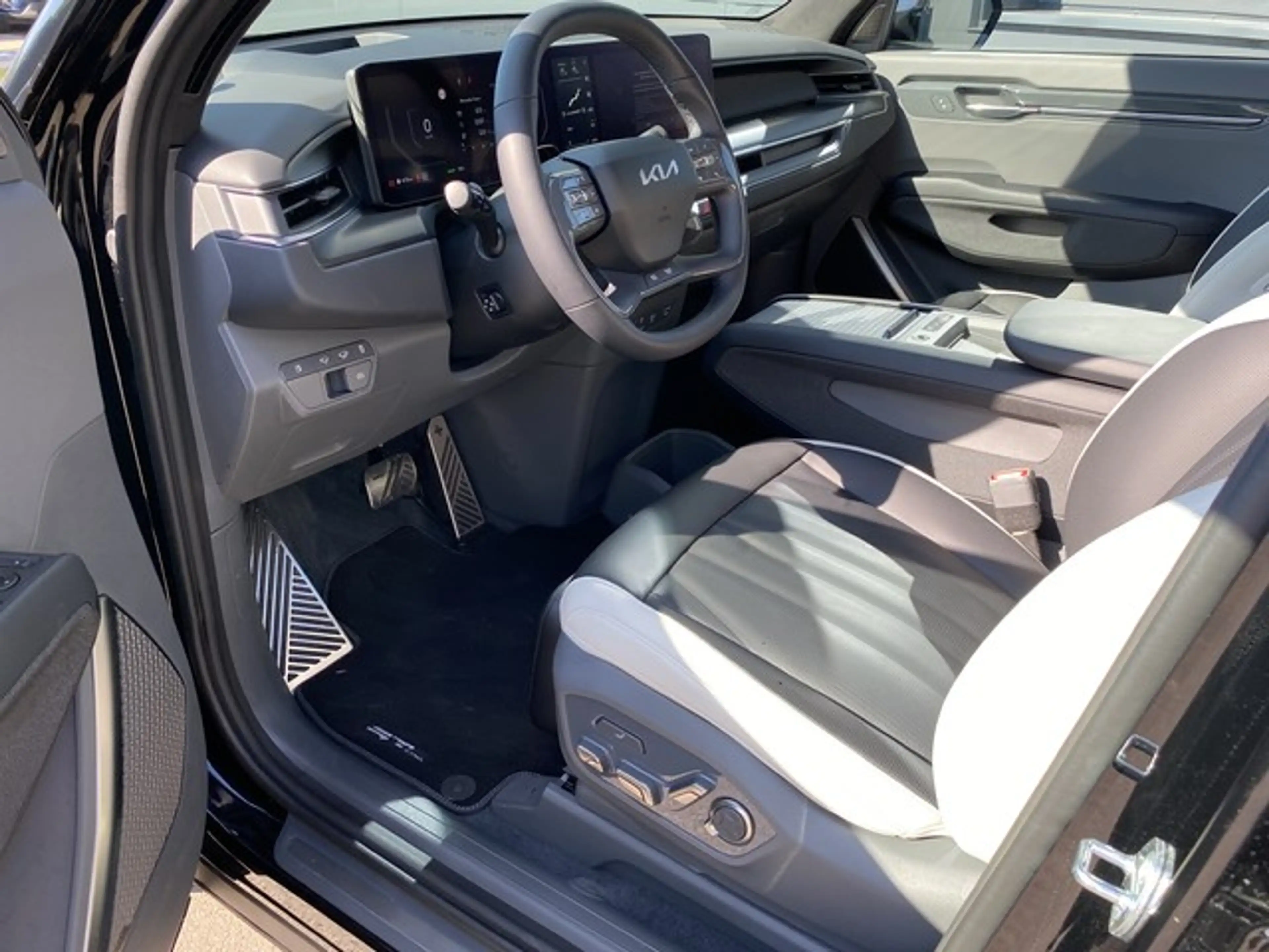 Kia EV9 AWD GT-LINE LAUNCH ED. 6S SWIVEL — photo 15
