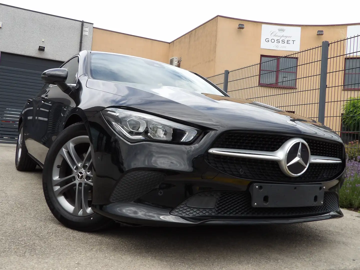 Mercedes-Benz CLA 180 CLA 180 Shooting Brake 7G-DCT Black - 1