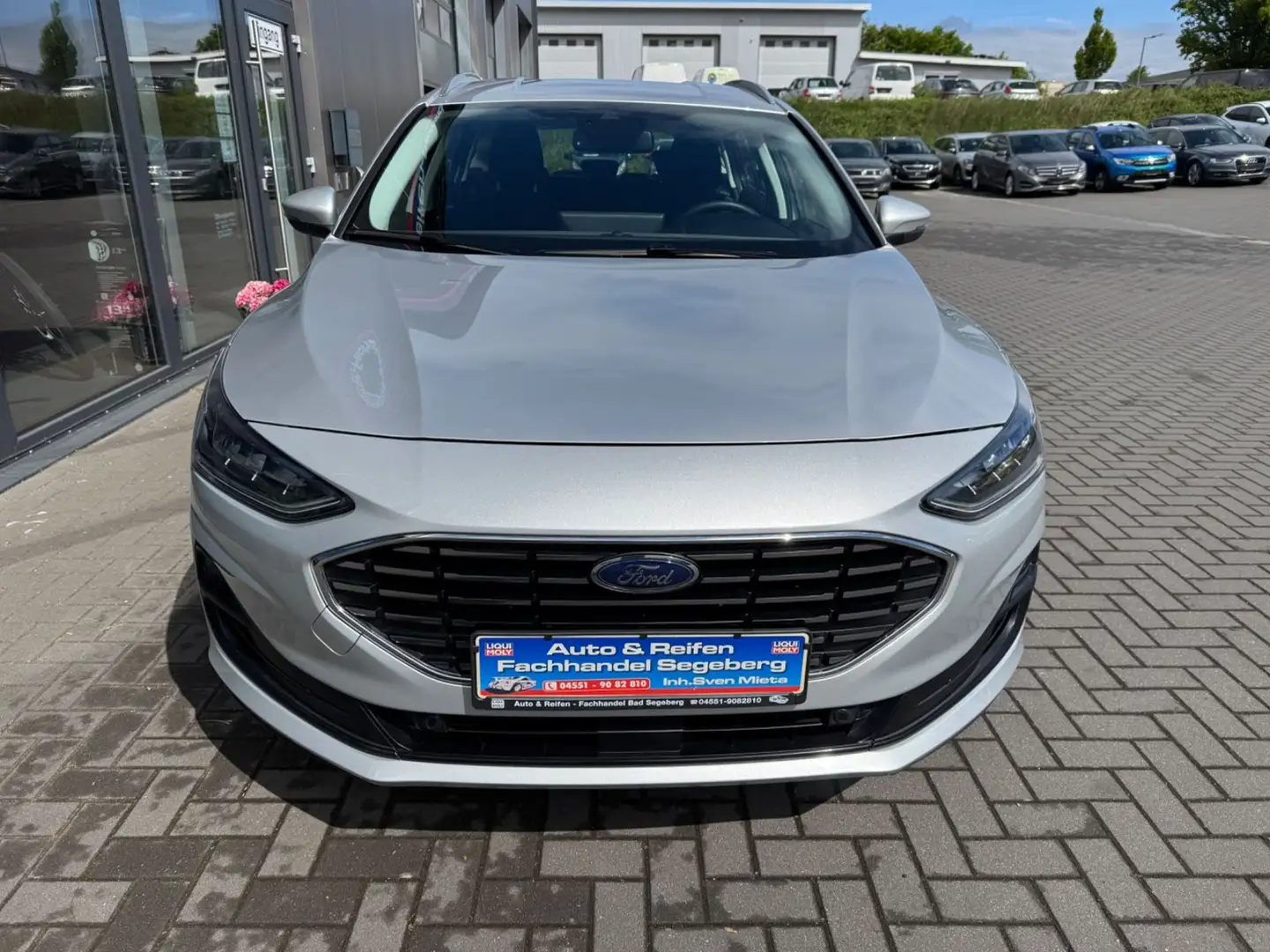 Ford Focus Turnier 1.5TDCi Titanium*LED*NAVI*SITZHZG Zilver - 2