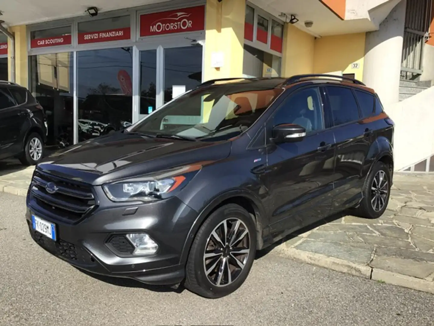 Ford Kuga 2.0 TDCI 150cv 4WD Powershift ST-Line FULL OPT Gris - 1