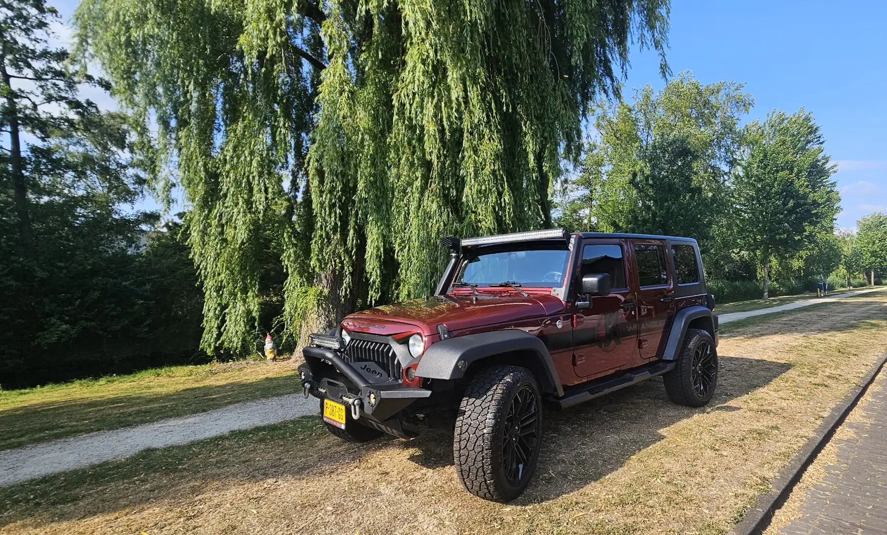 Jeep Wrangler 3.8 Sahara Rood - 1
