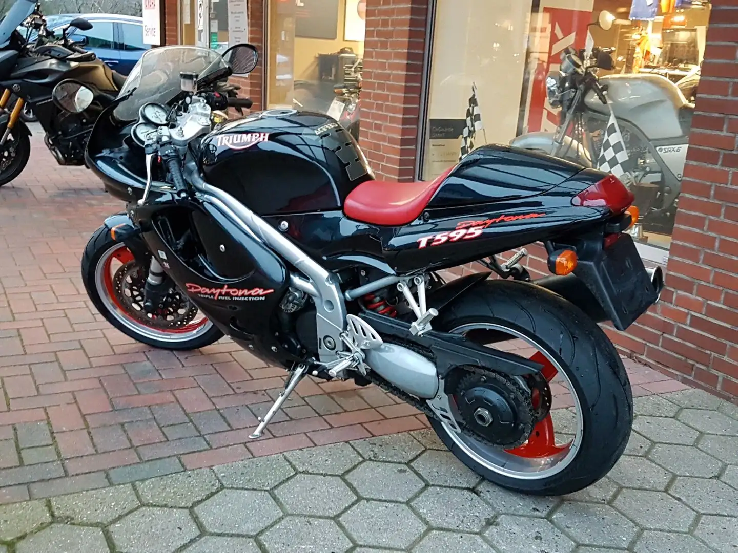 Triumph 595 Daytona Schwarz - 2