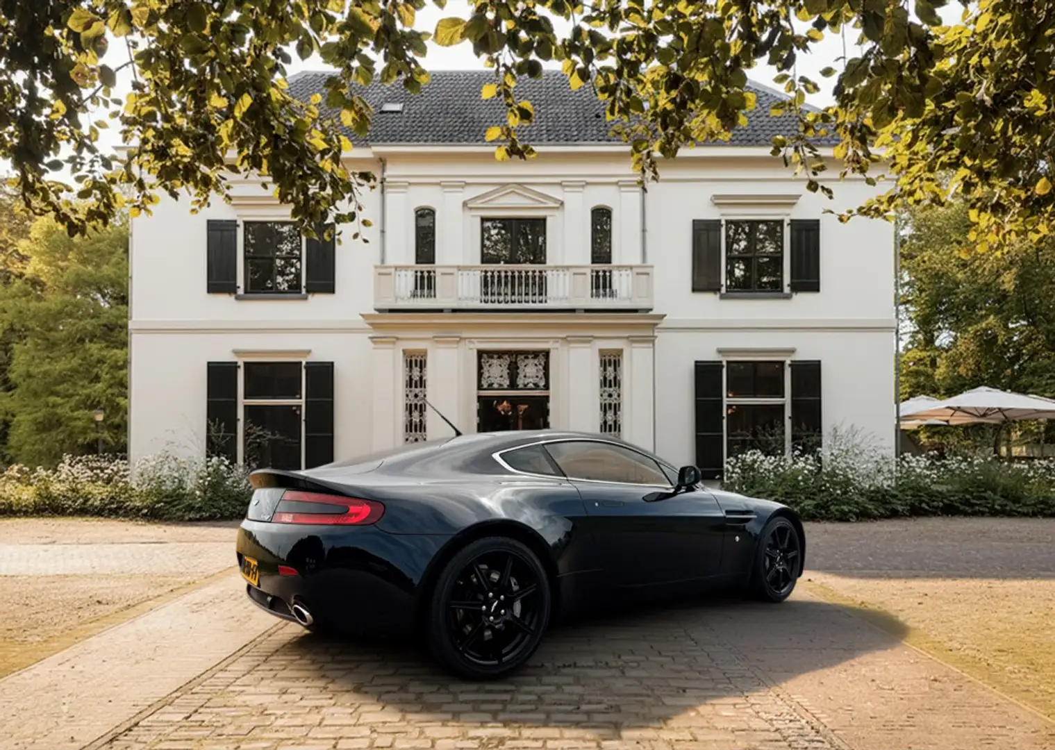 Aston Martin Vantage V8 4.3 V8 Handgeschakeld / NL Auto ! Zwart - 2