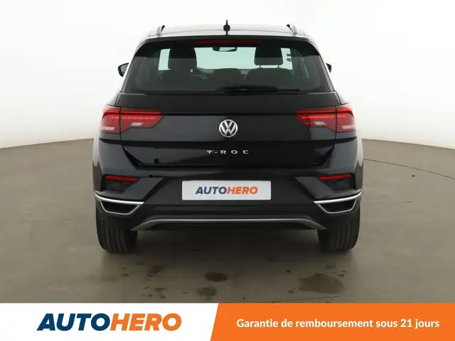 Volkswagen T-Roc view 5