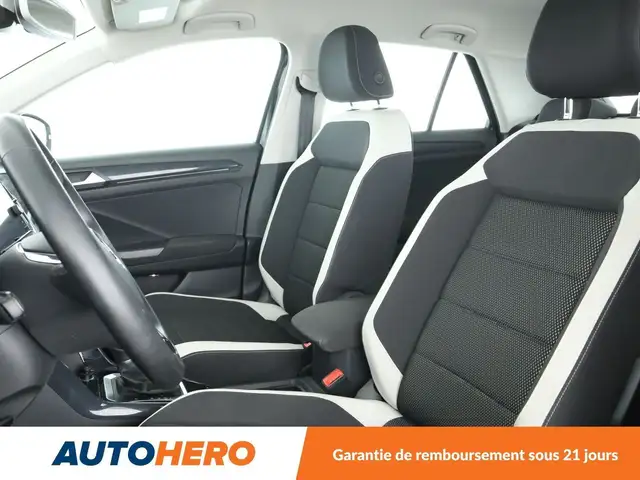 Volkswagen T-Roc view 10