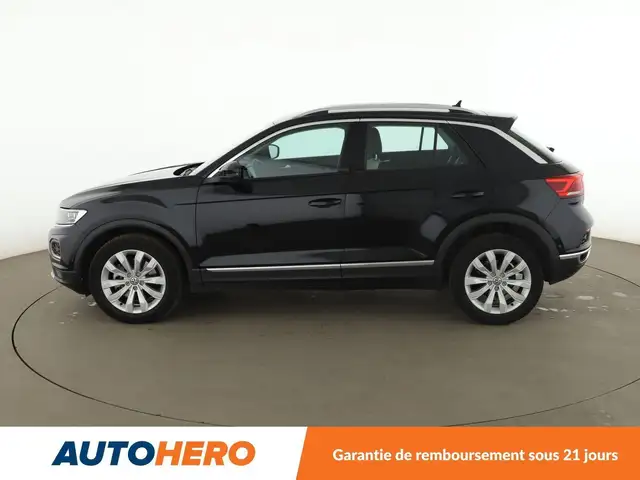Volkswagen T-Roc view 3