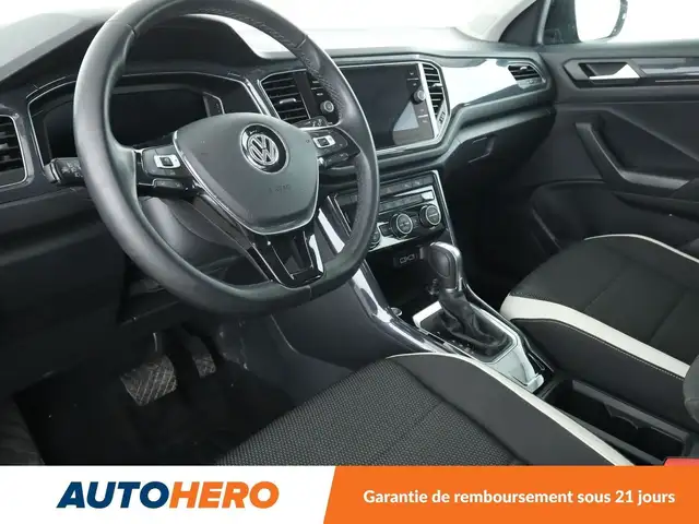 Volkswagen T-Roc view 11