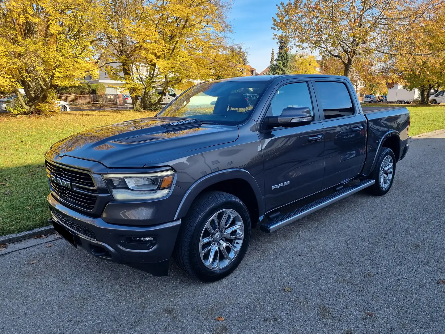Dodge RAM 1500 5,7 V8 LARAMIE * Deutsches Mod! * GAS! Grau - 2