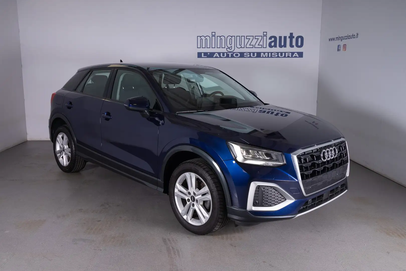 Audi Q2 35 1.5 tfsi sport s-tronic Blau - 1