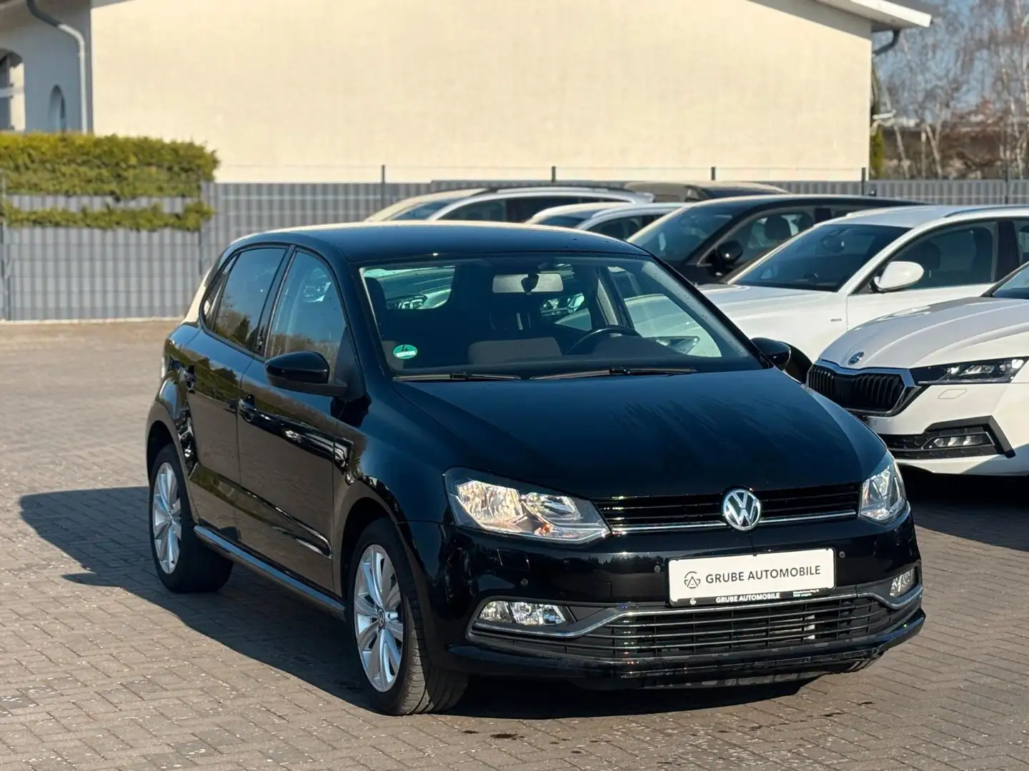 Volkswagen Polo V Sound *KLIMAAUTOMATIK*SHZ*PDC* Zwart - 1